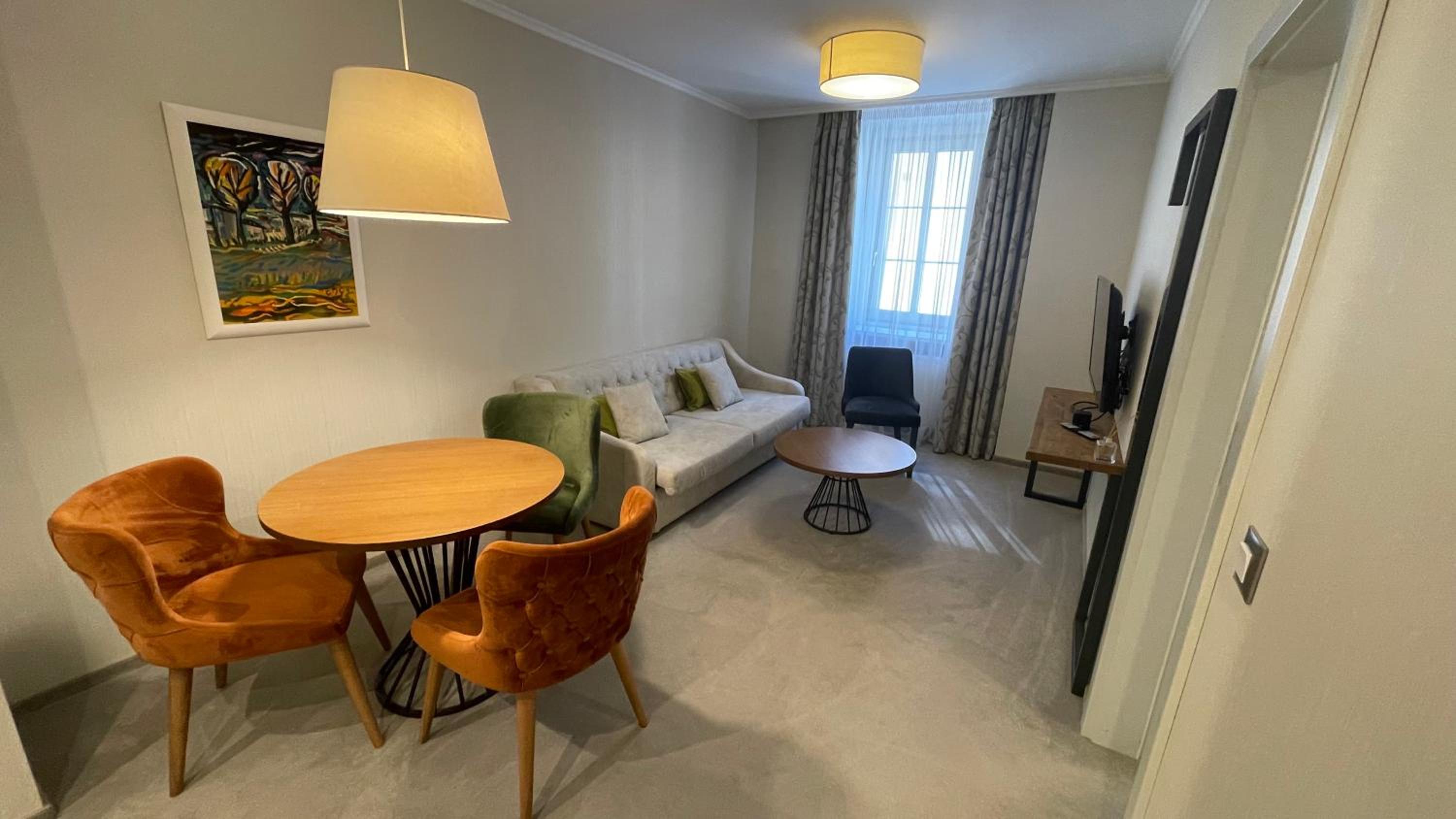 One-Bedroom Apartment - Photo 1
