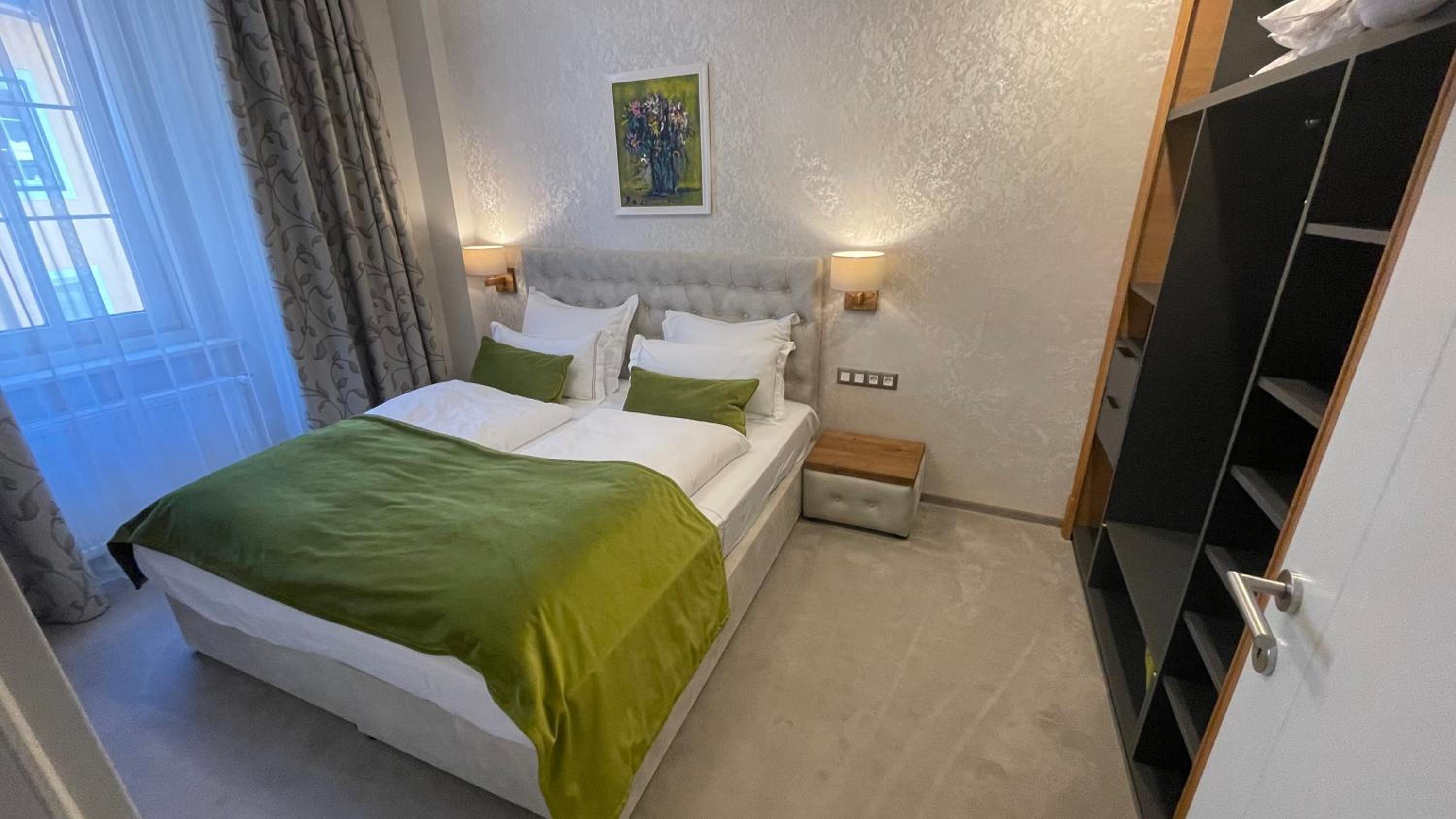 One-Bedroom Apartment - Photo 3