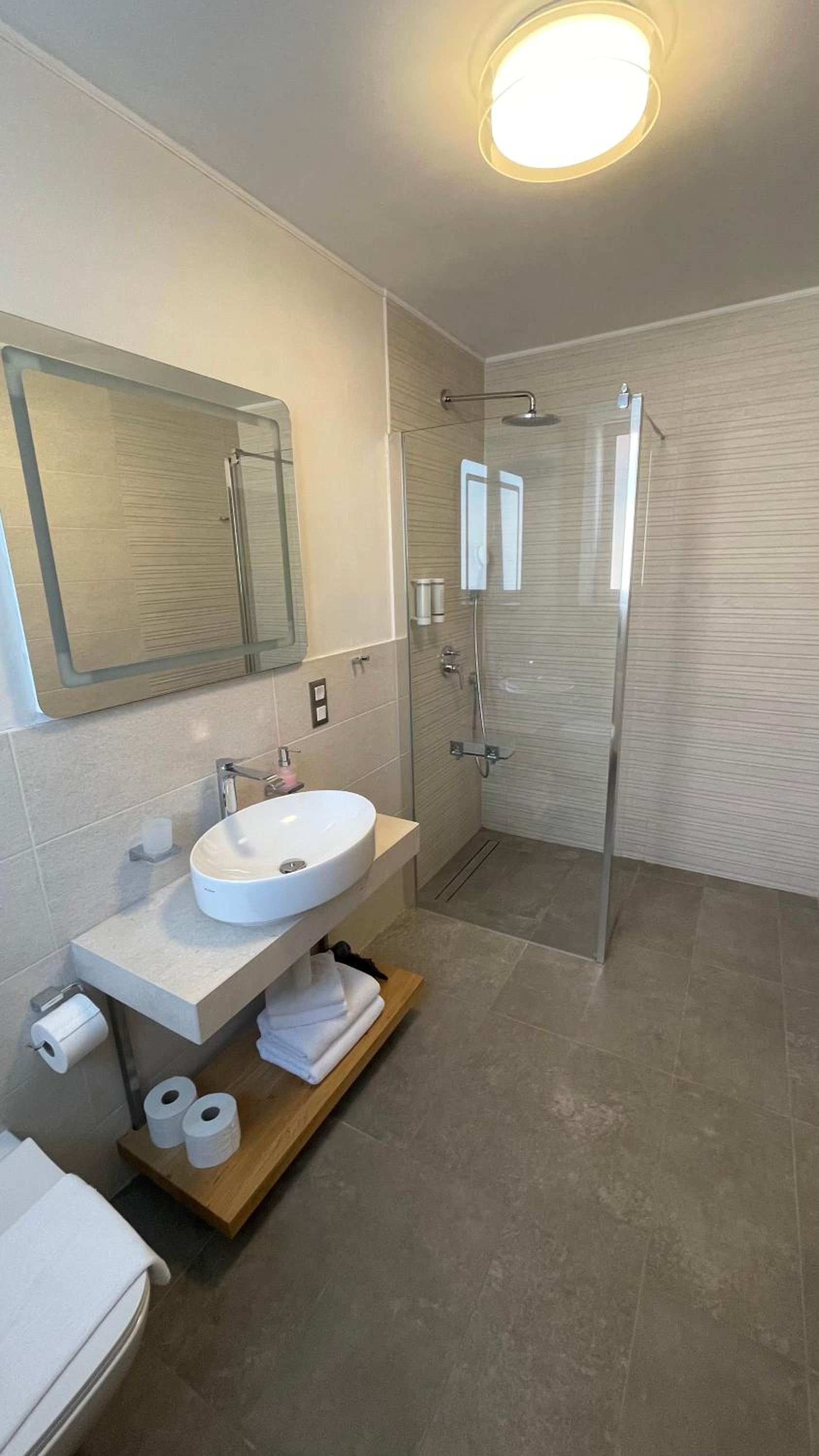 One-Bedroom Apartment - Photo 4
