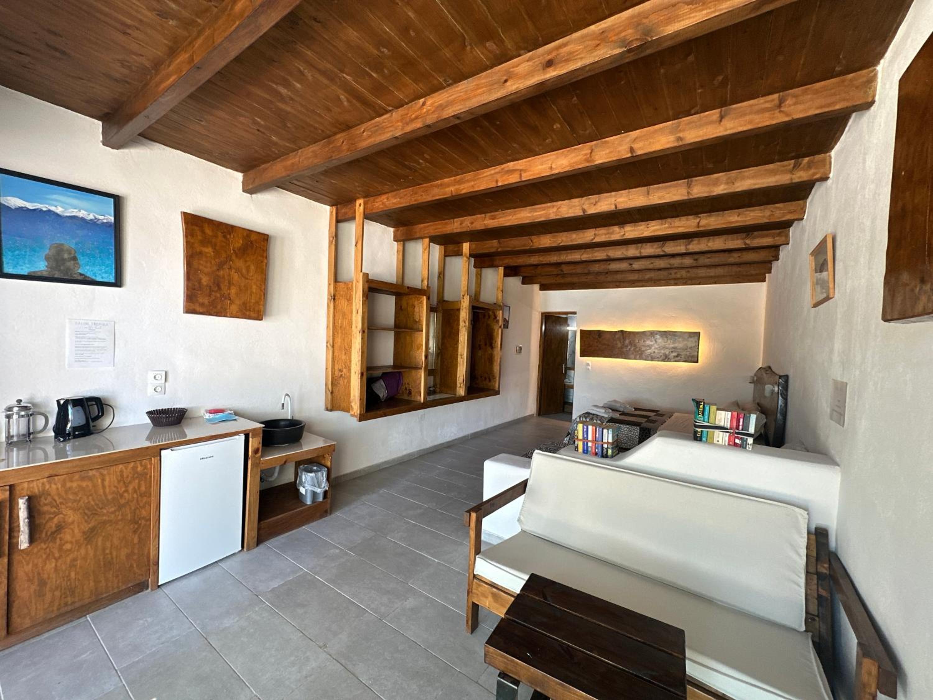 Junior Suite with Balcony - Photo 14