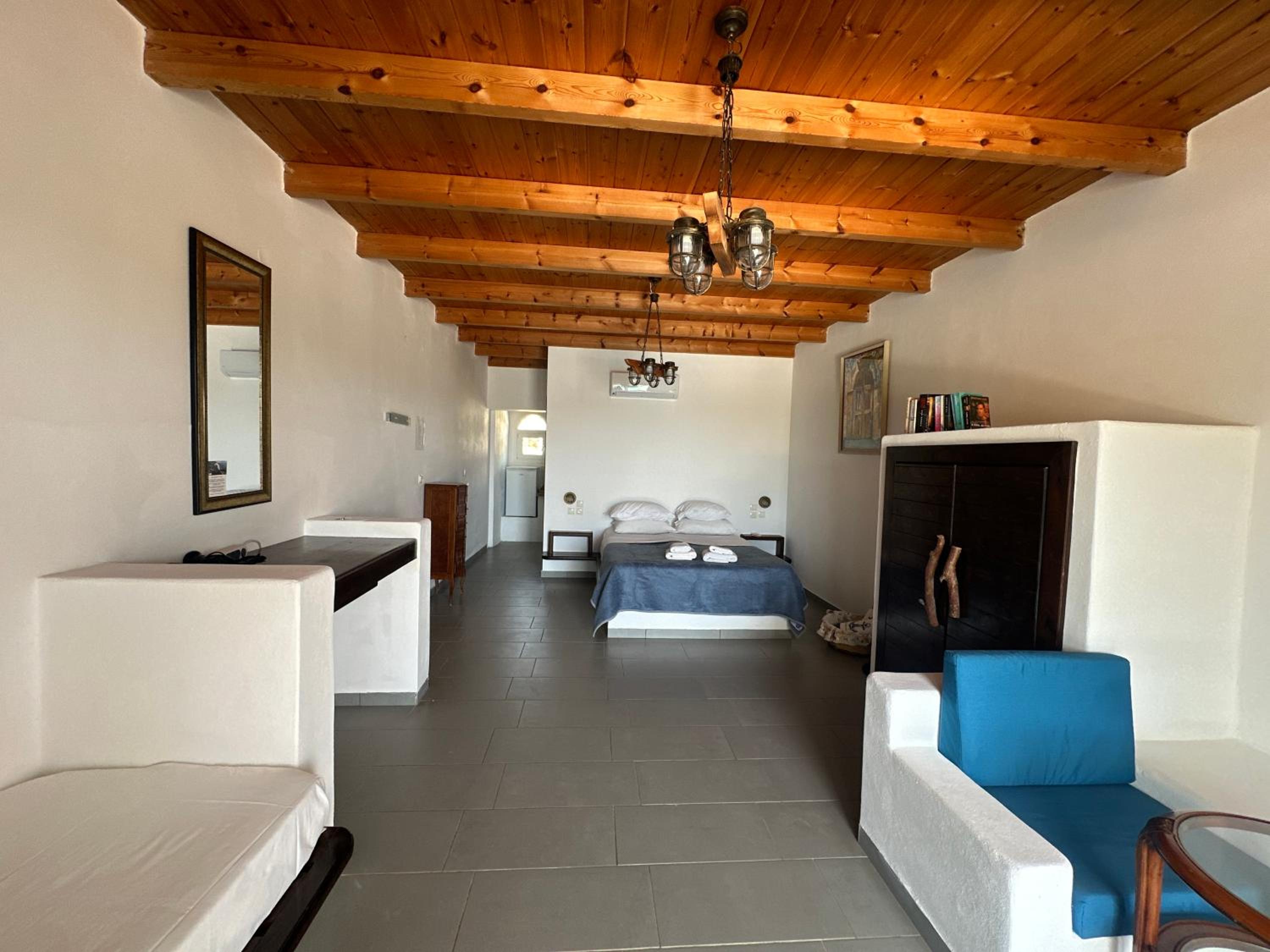 Junior Suite with Balcony - Photo 18