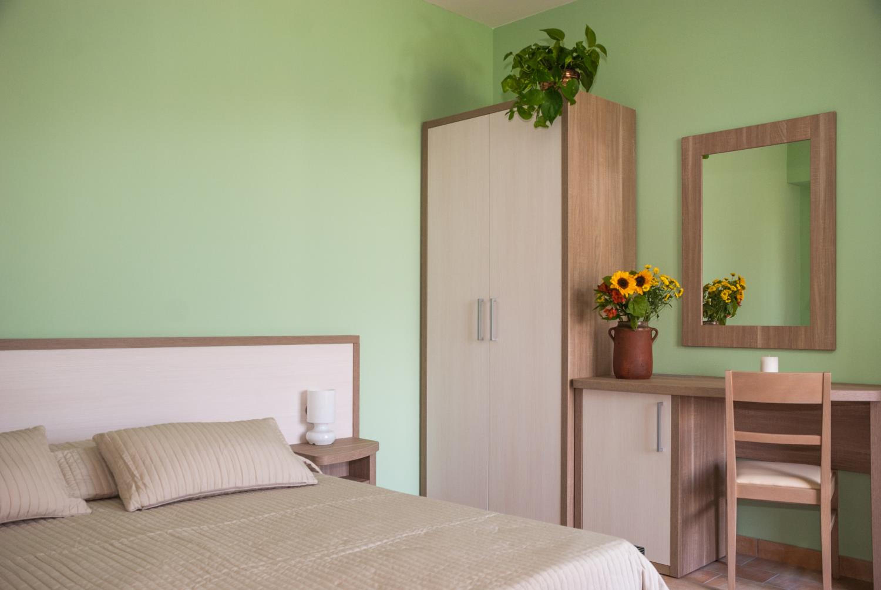 Double Room with Balcony - Photo 3