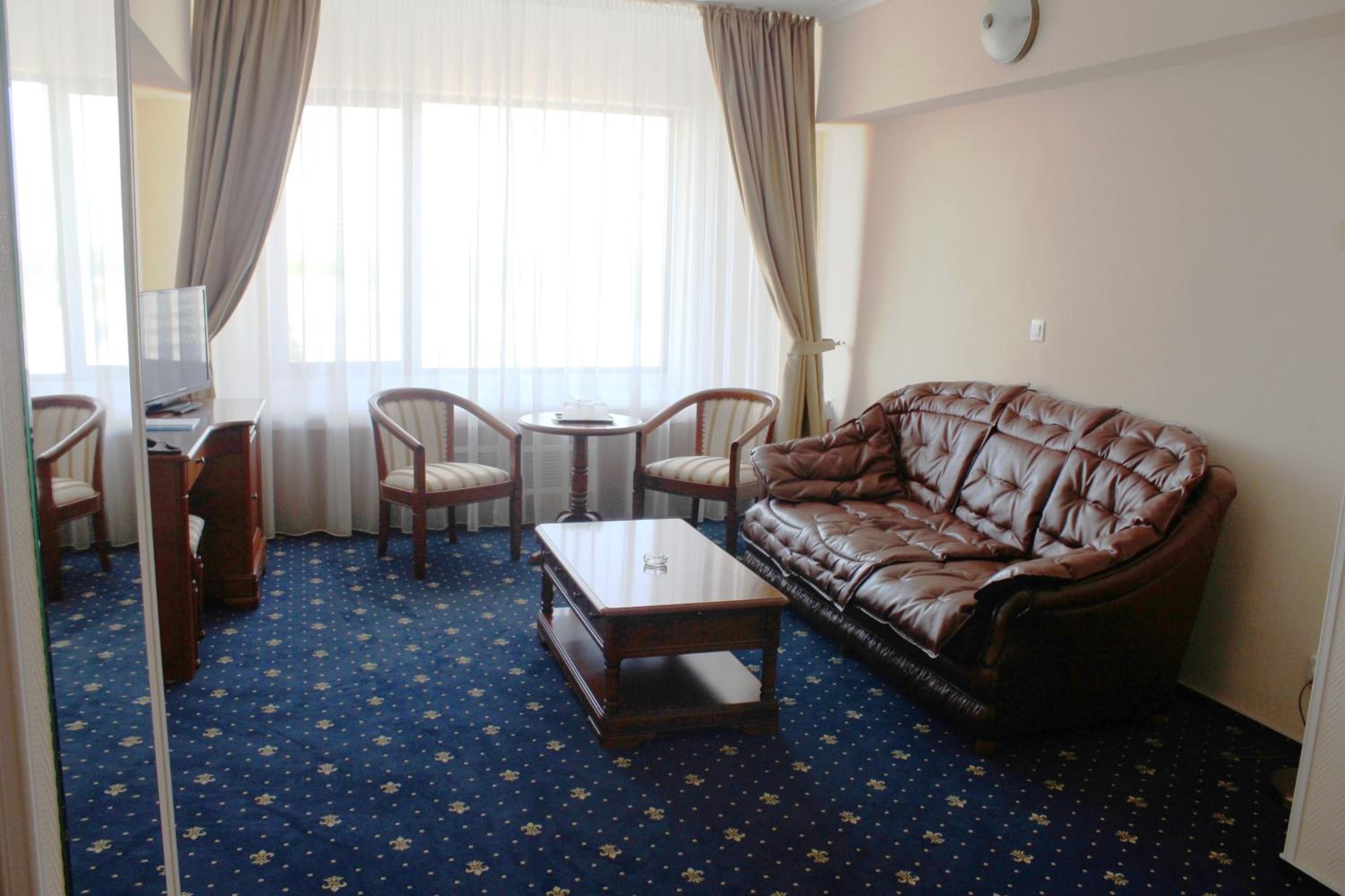 One-Bedroom Suite - Photo 1