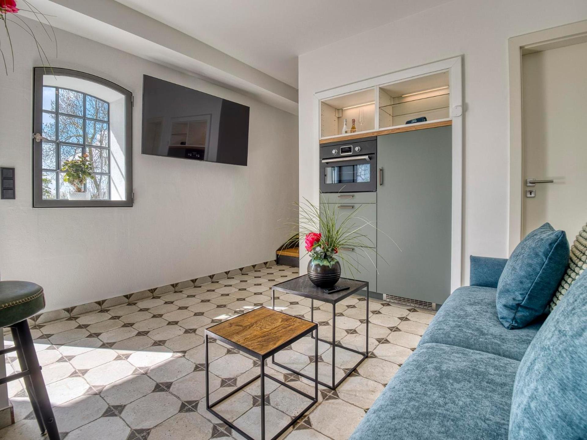One-Bedroom Apartment with Shower photo 1
