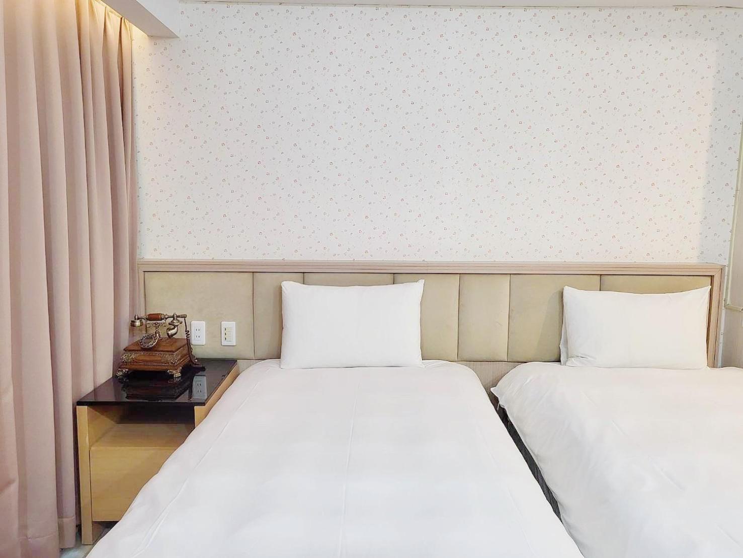 Standard Twin Room - Photo 4