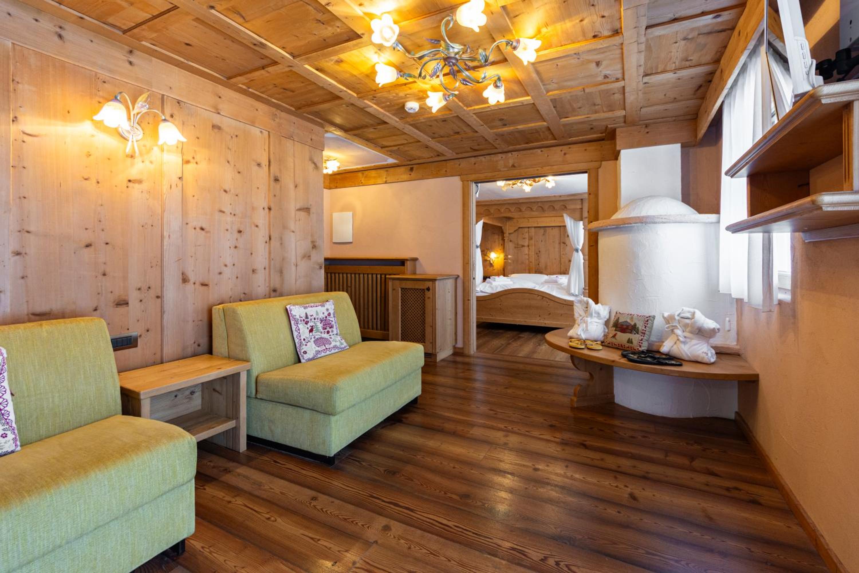 Deluxe Room - Photo 5
