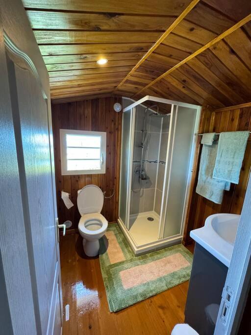 Six-Bedroom House photo 2