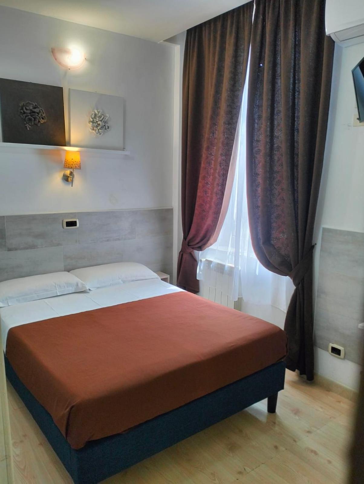 Small Double Room photo 2