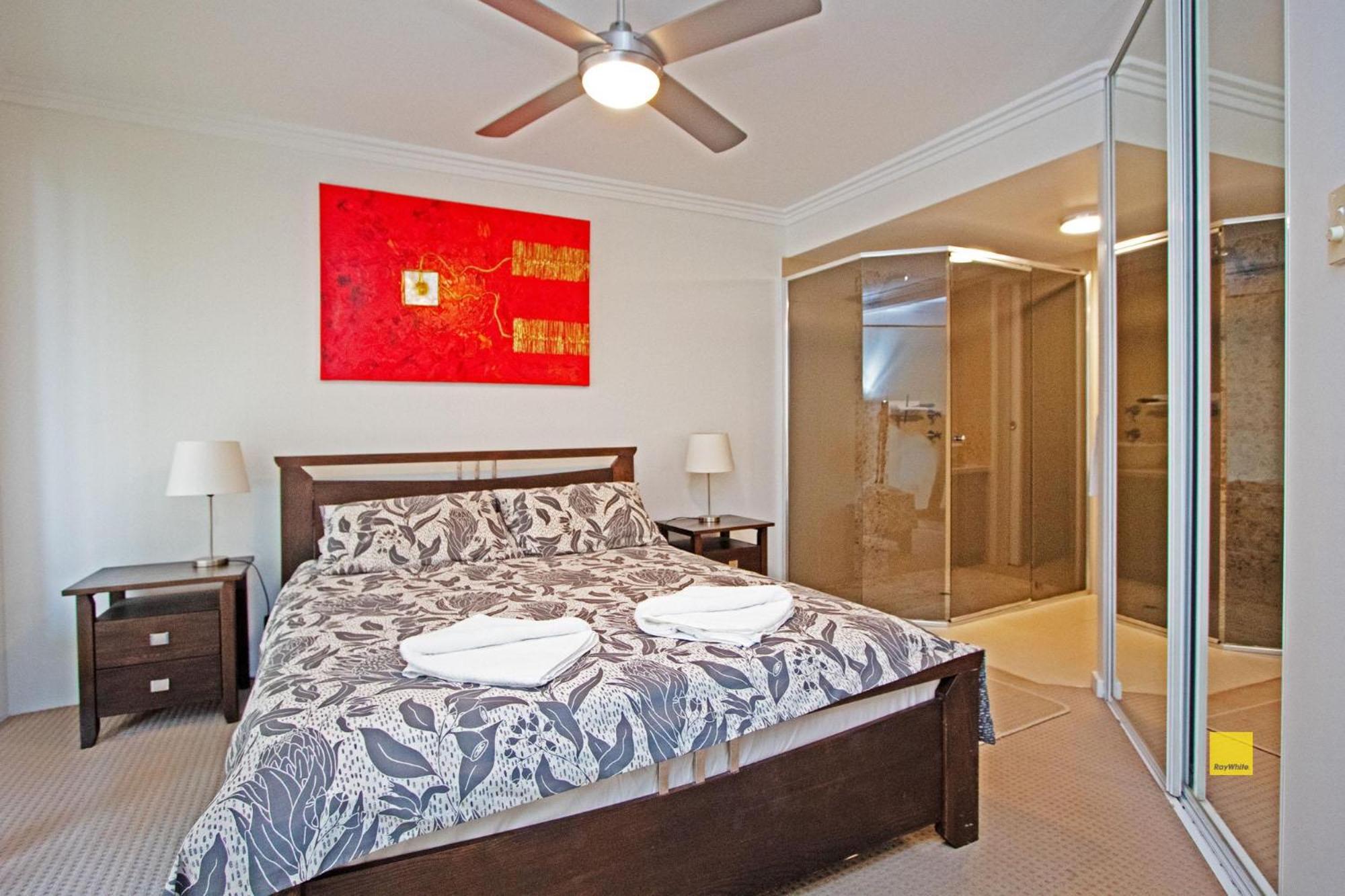 Three-Bedroom Apartment photo 1