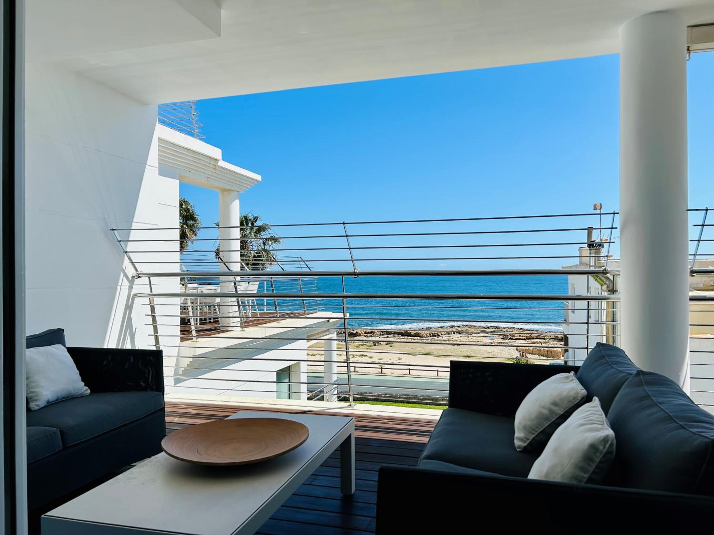 One-Bedroom Apartment with Balcony and Sea View photo 2