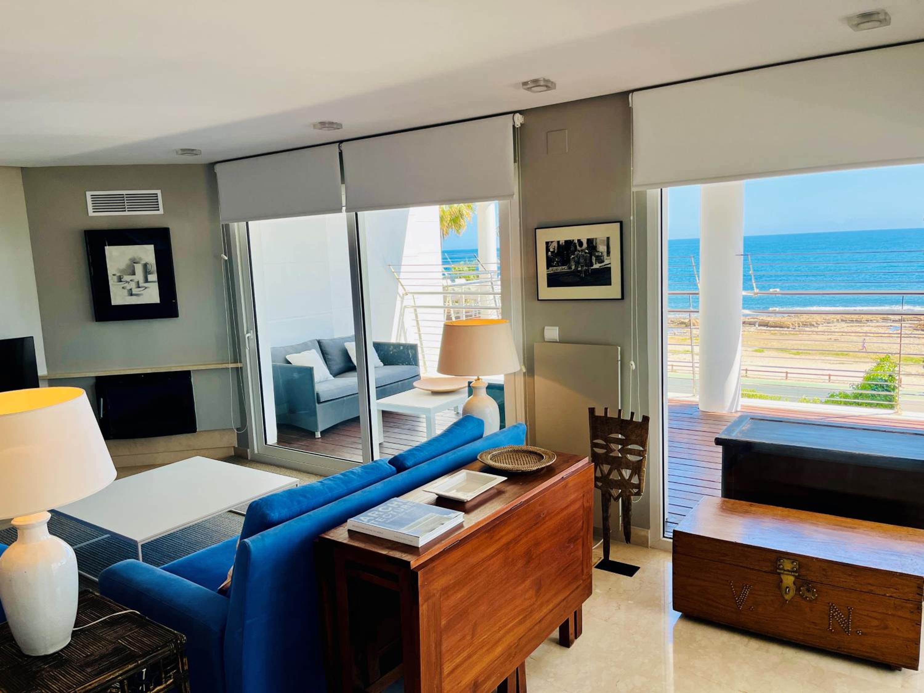 Apartamento de una habitación con balcón y vista al mar