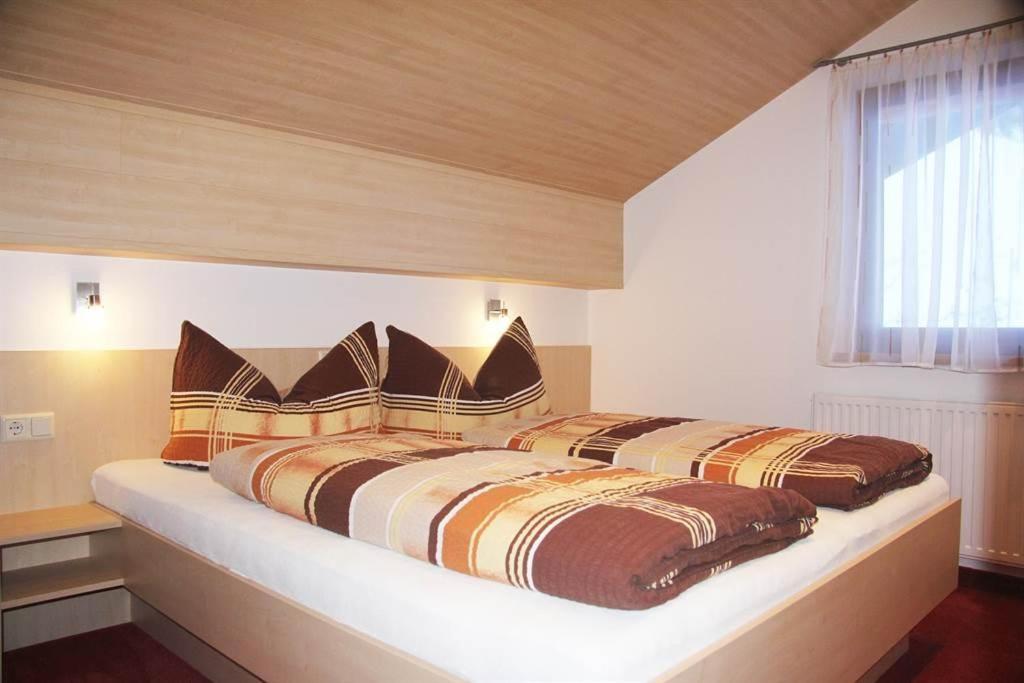 One-Bedroom Apartment with Shower photo 1