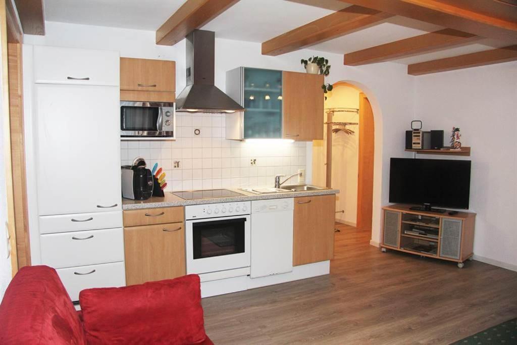 Two-Bedroom Apartment with Shower photo 2