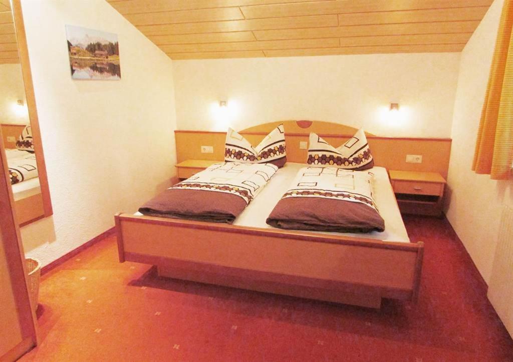 Three-Bedroom Apartment with Shower photo 3