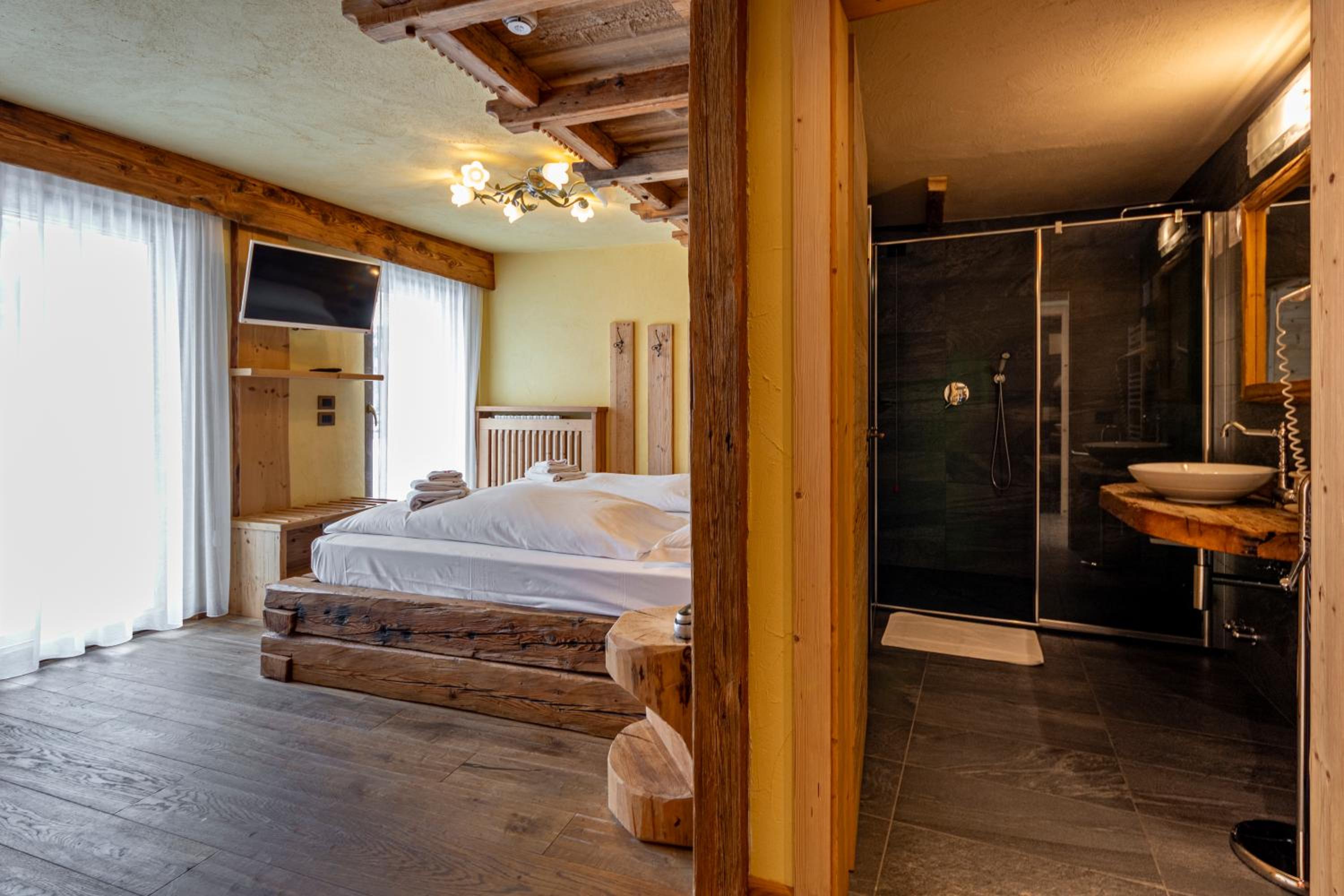 Deluxe Room - Photo 2