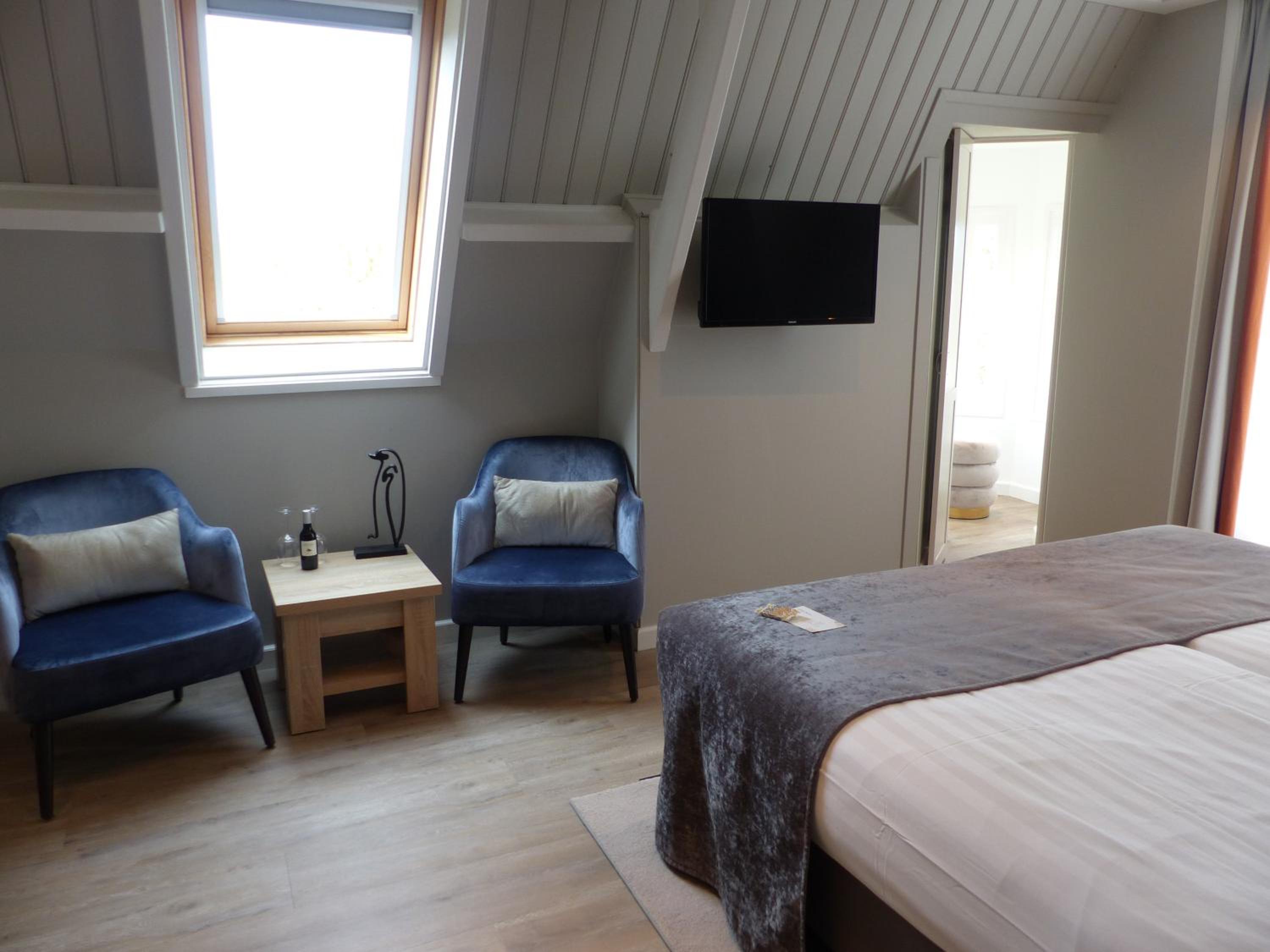 Superior Twin Room - Photo 4