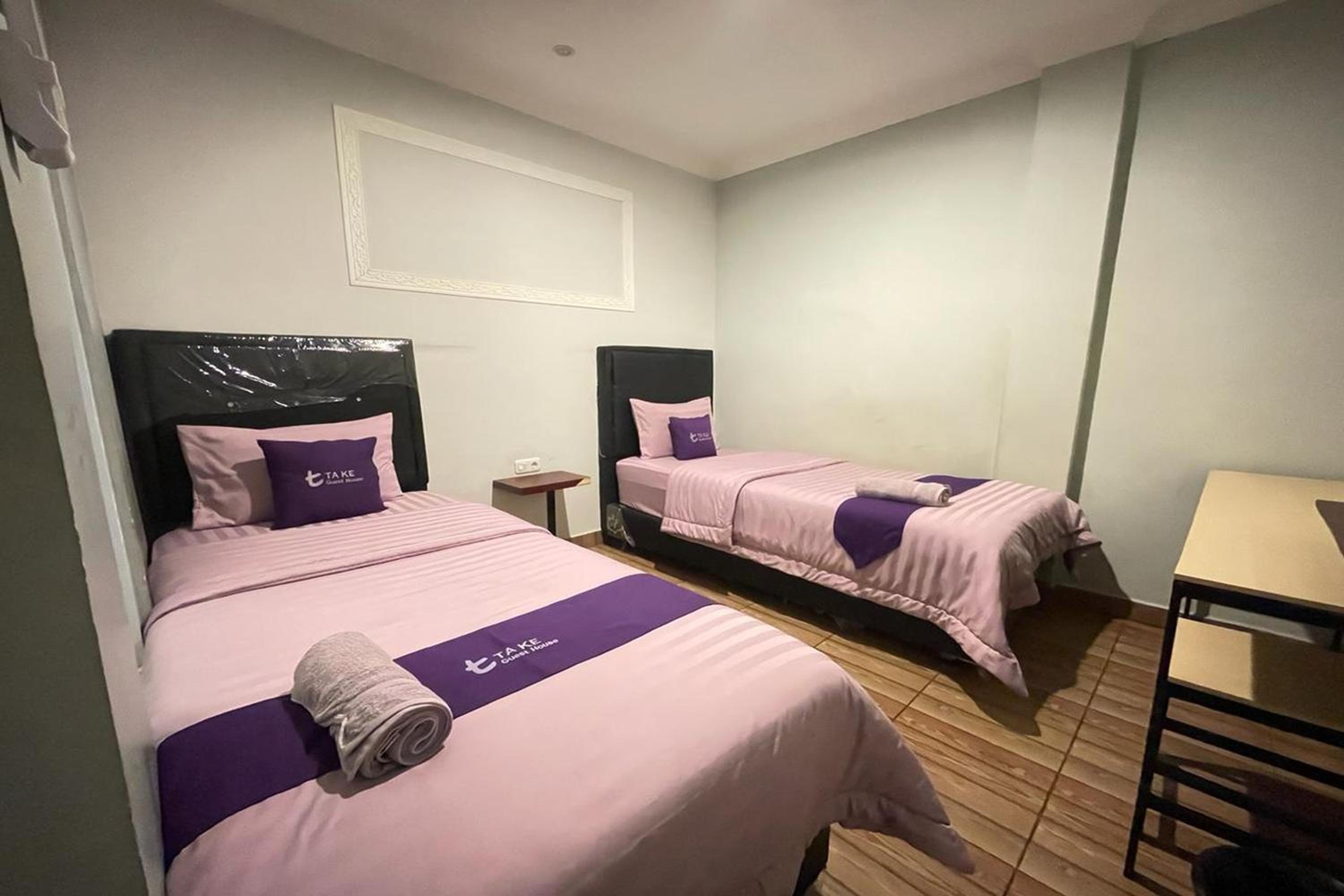Standard Twin Room - Photo 4