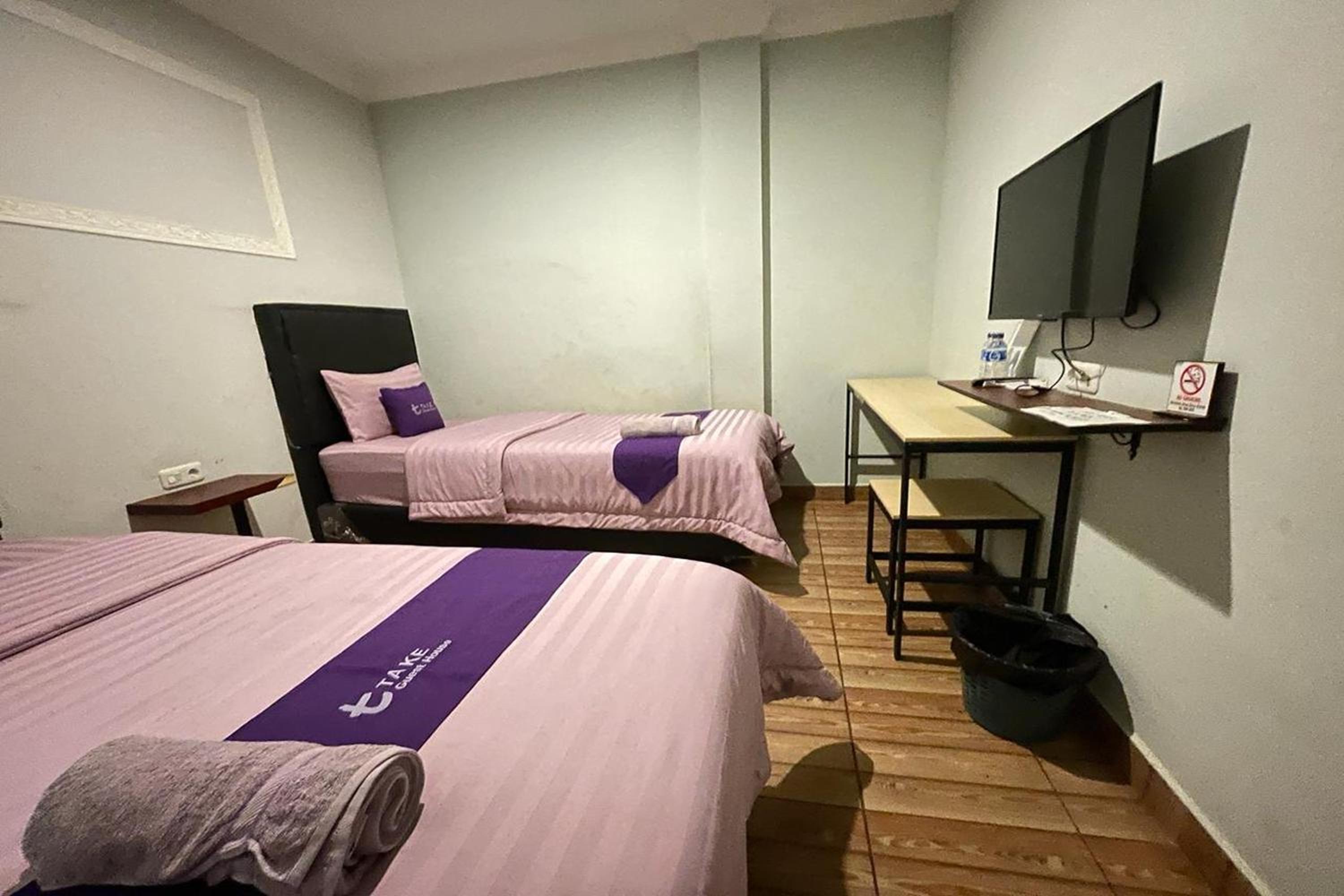 Standard Twin Room - Photo 6