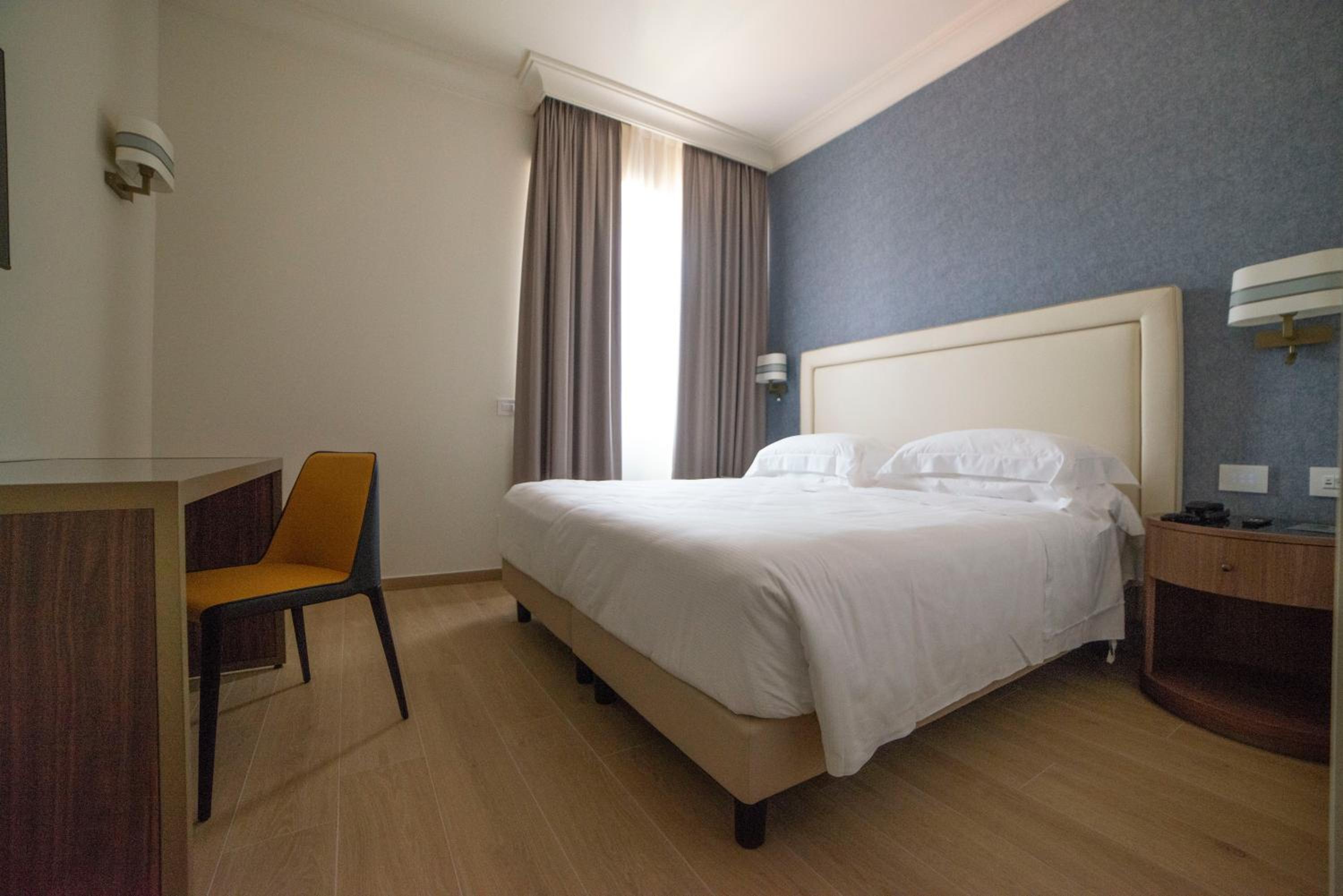 Queen Room - Photo 6