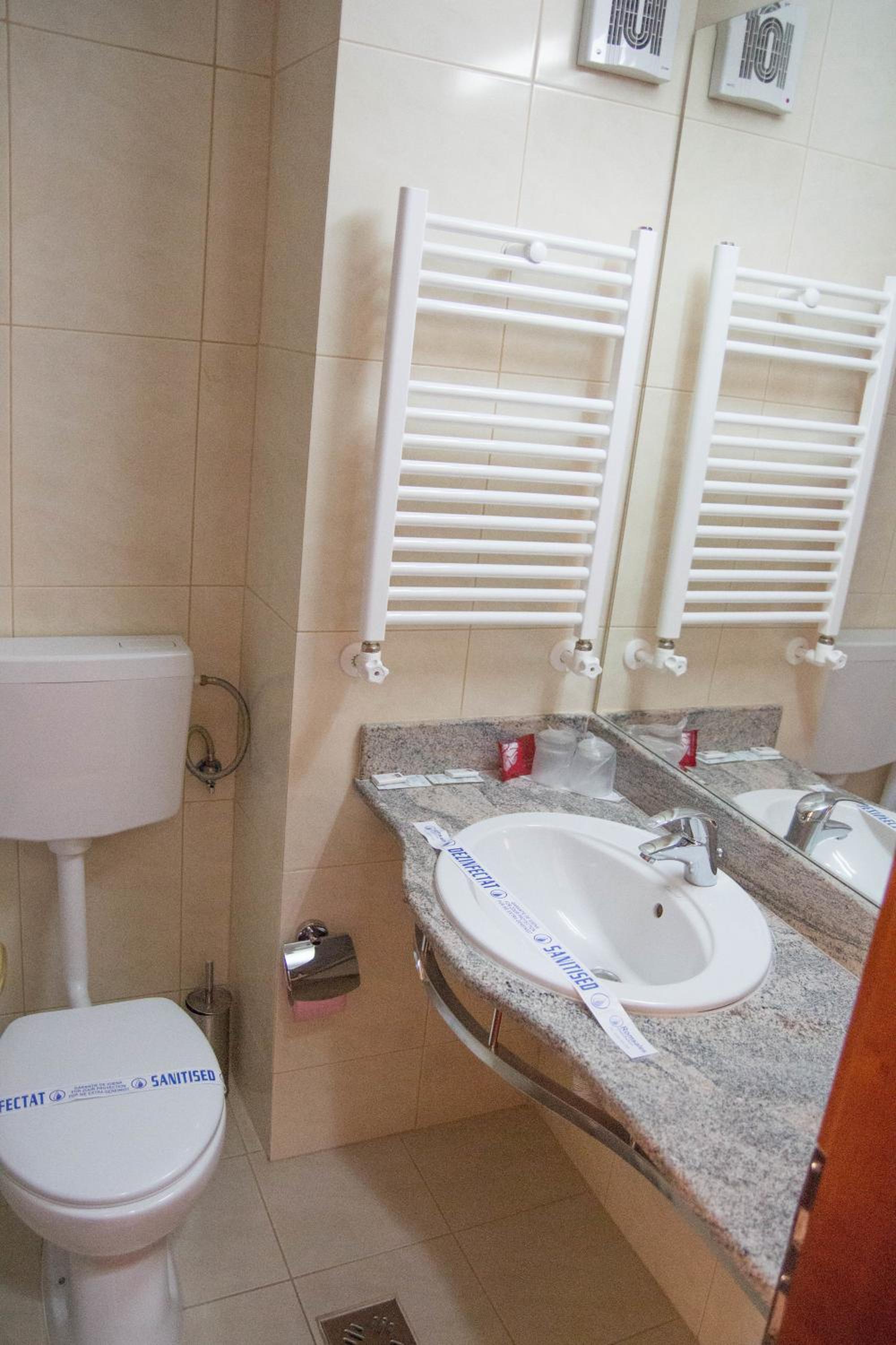 One-Bedroom Suite - Photo 2
