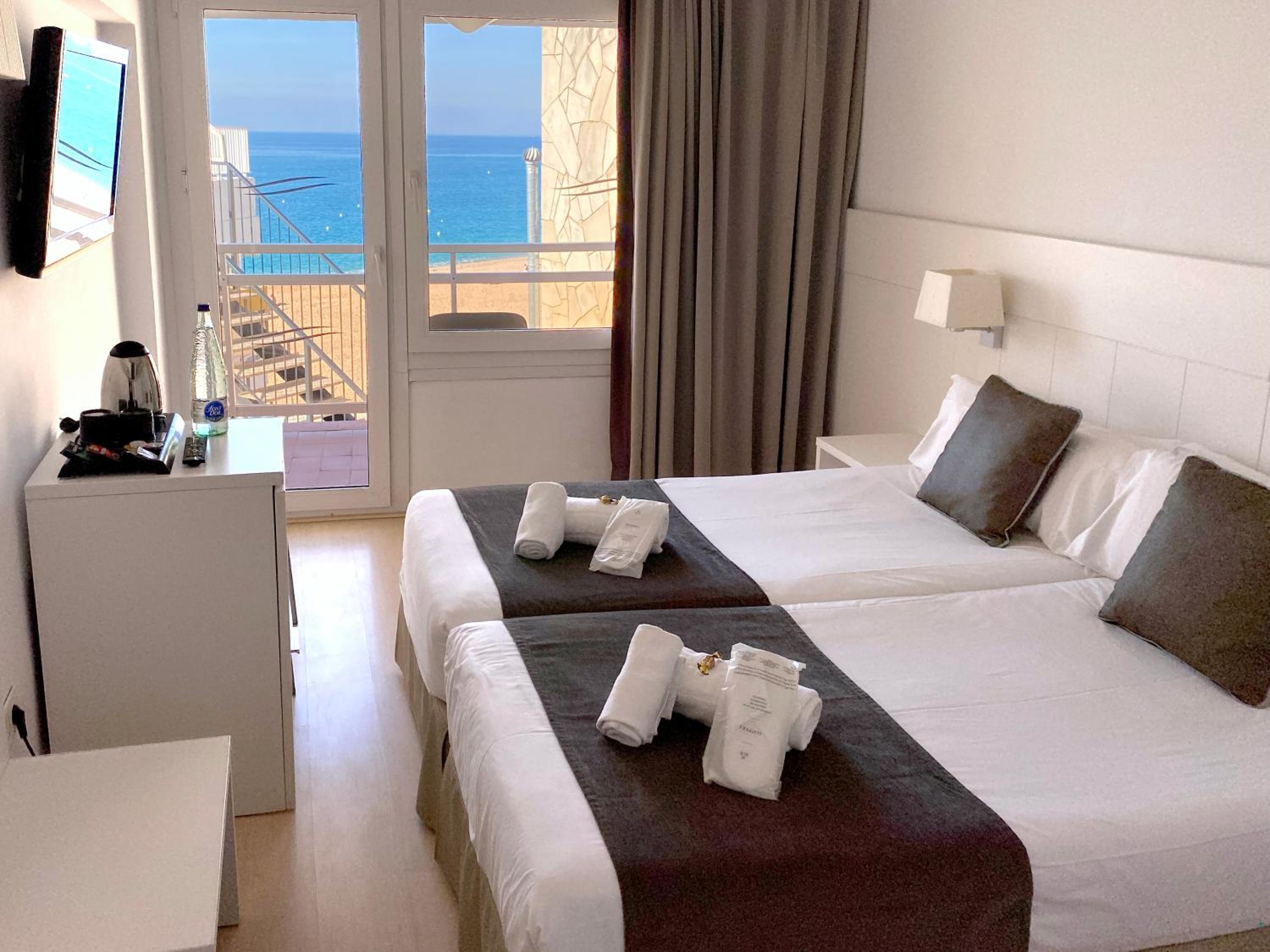 Double or Twin Room with Partial Sea View