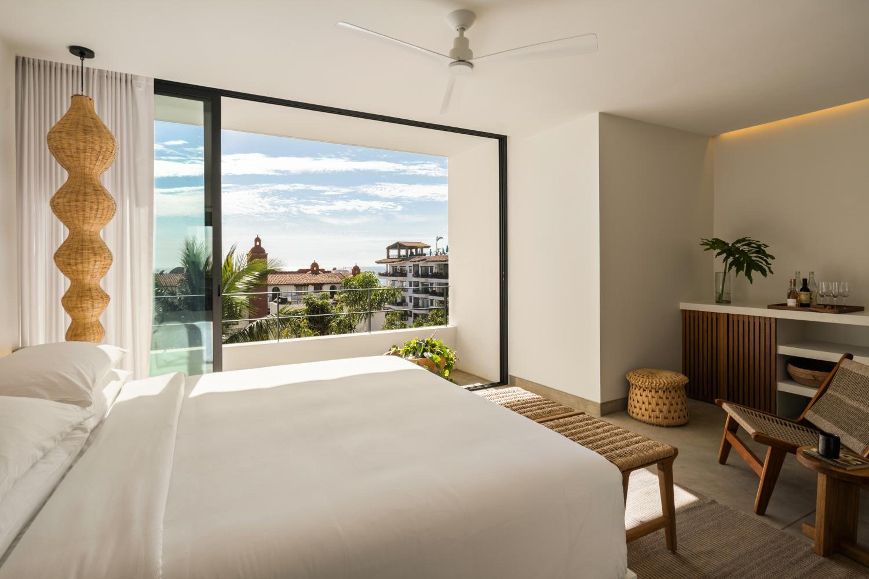 Deluxe King Room photo 1
