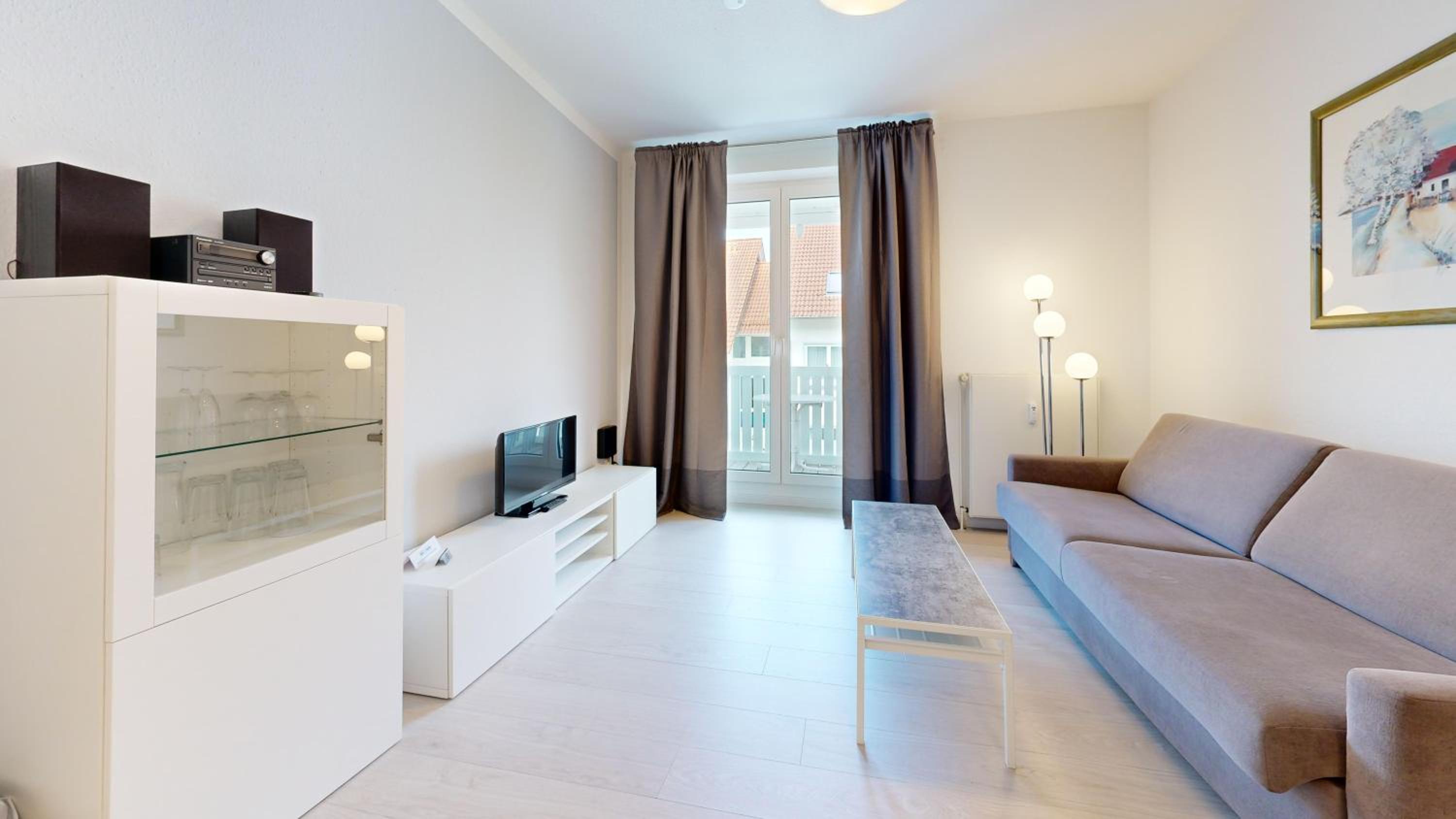 One-Bedroom Apartment with Balcony - 16 photo 3