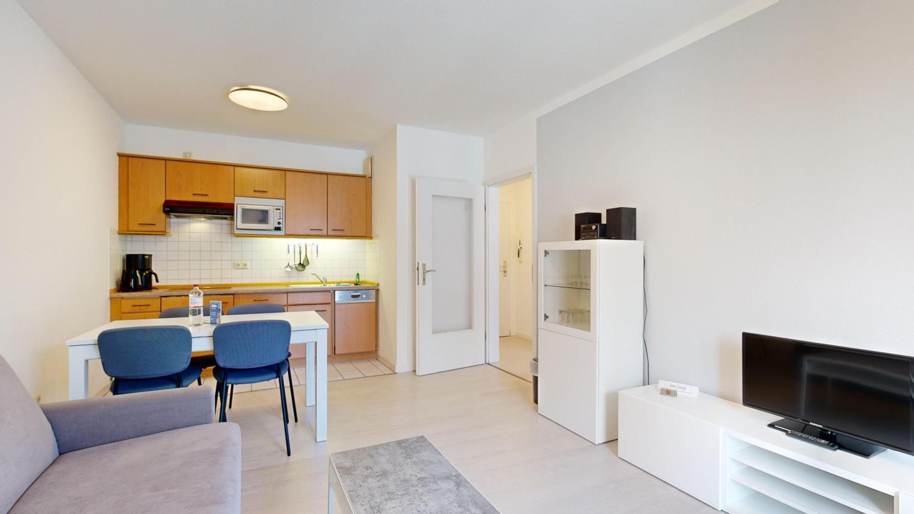 One-Bedroom Apartment with Balcony - 16 photo 2