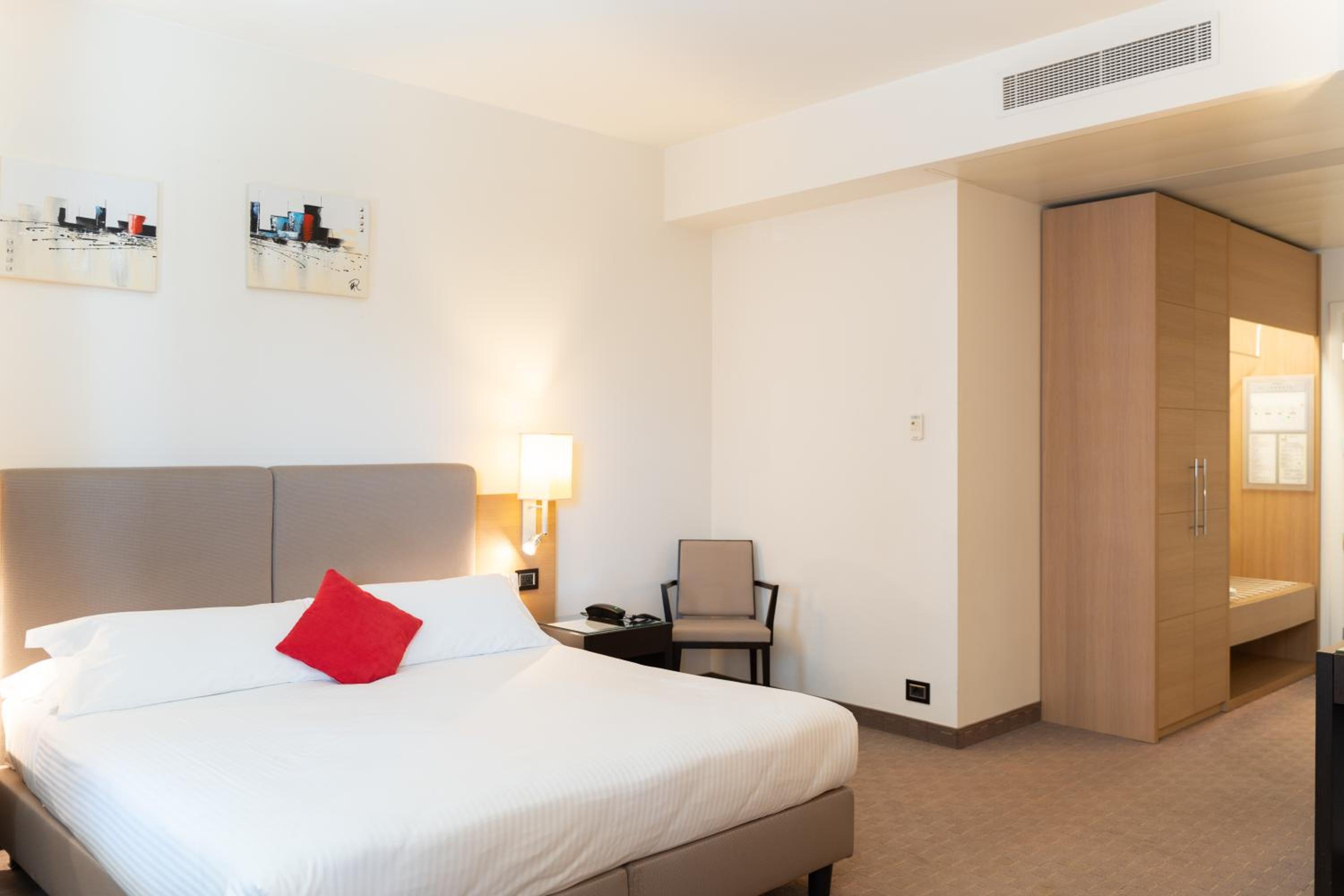 Deluxe Double Room with Extra Bed photo 3