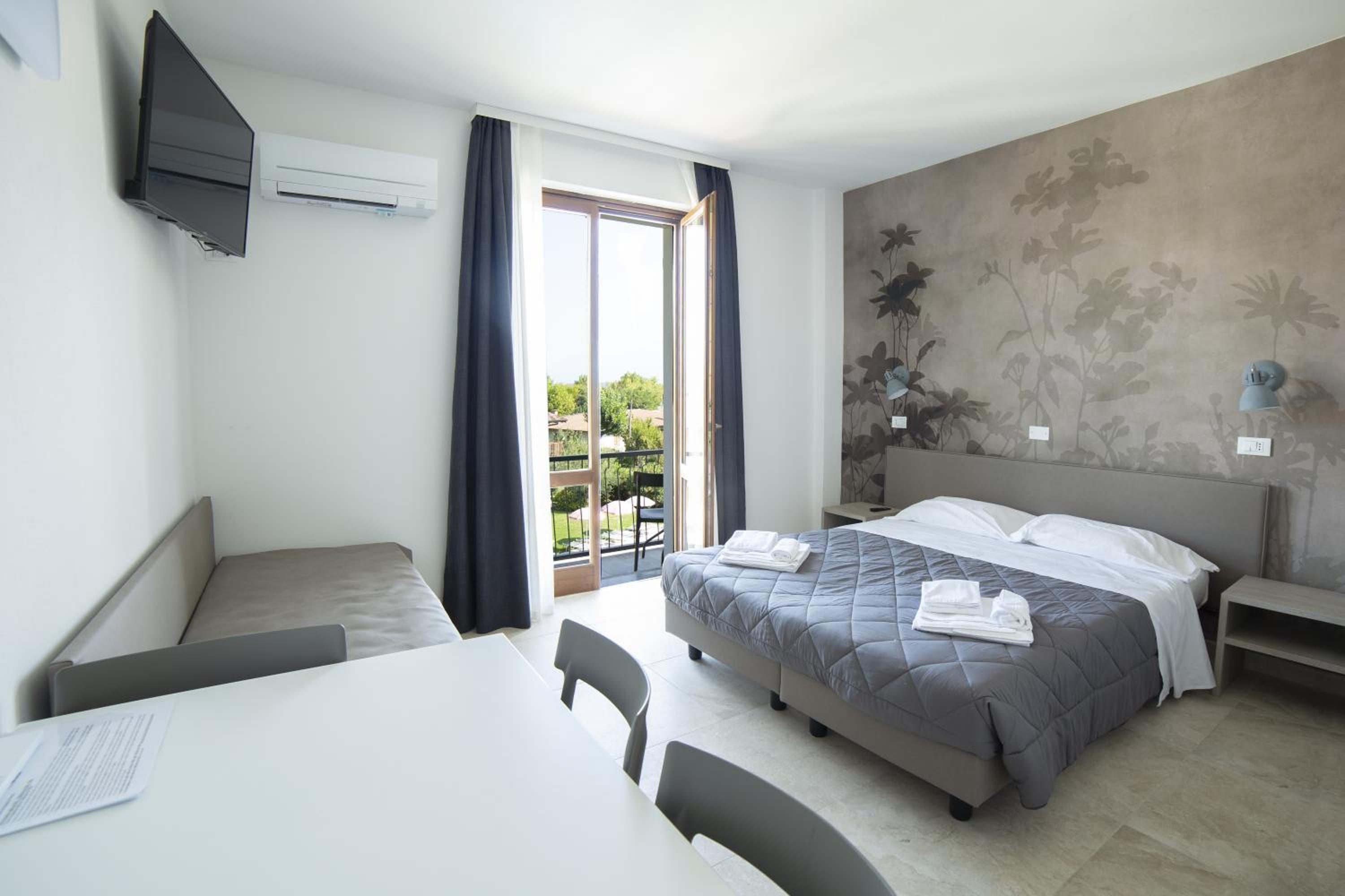 Junior Suite with Lake View photo 1