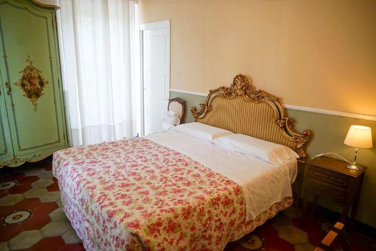 Queen Room with Balcony photo 1