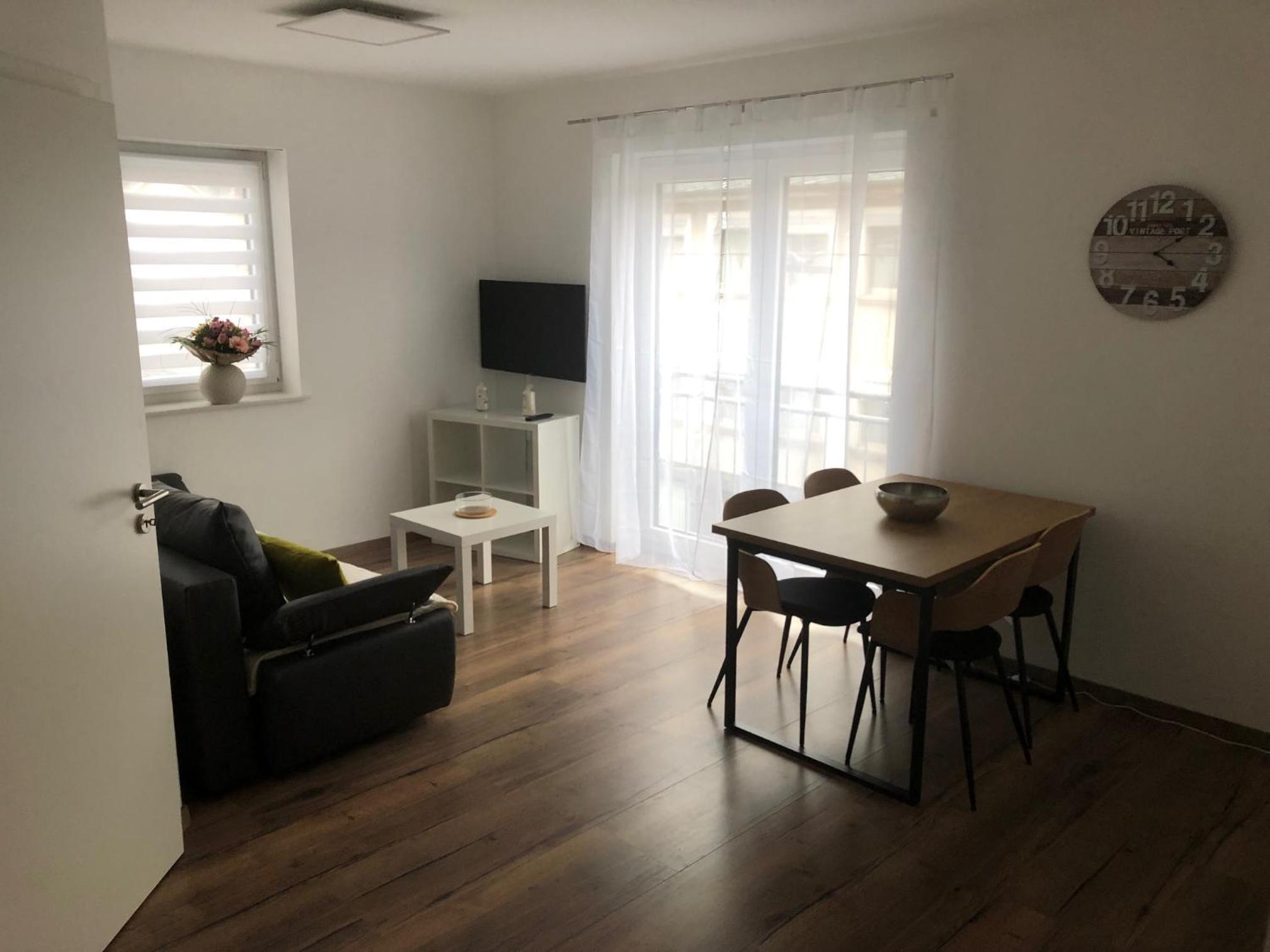 One-Bedroom Apartment photo 1