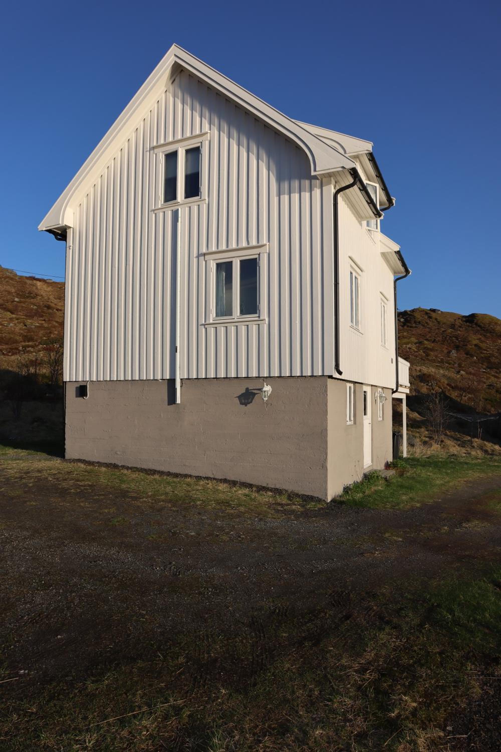 Three-Bedroom House photo 2