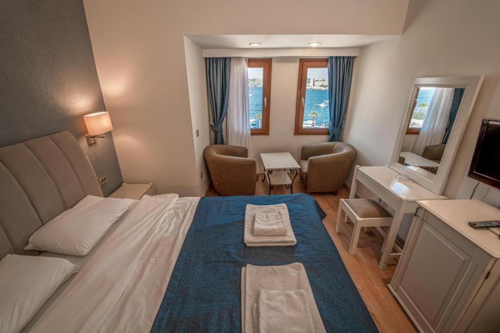 Double Room with Sea View - Photo 1