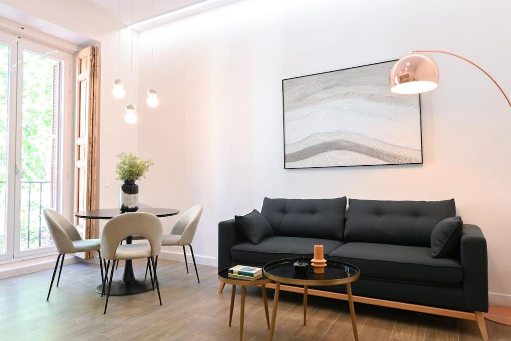 Apartamento de una habitación con balcón
