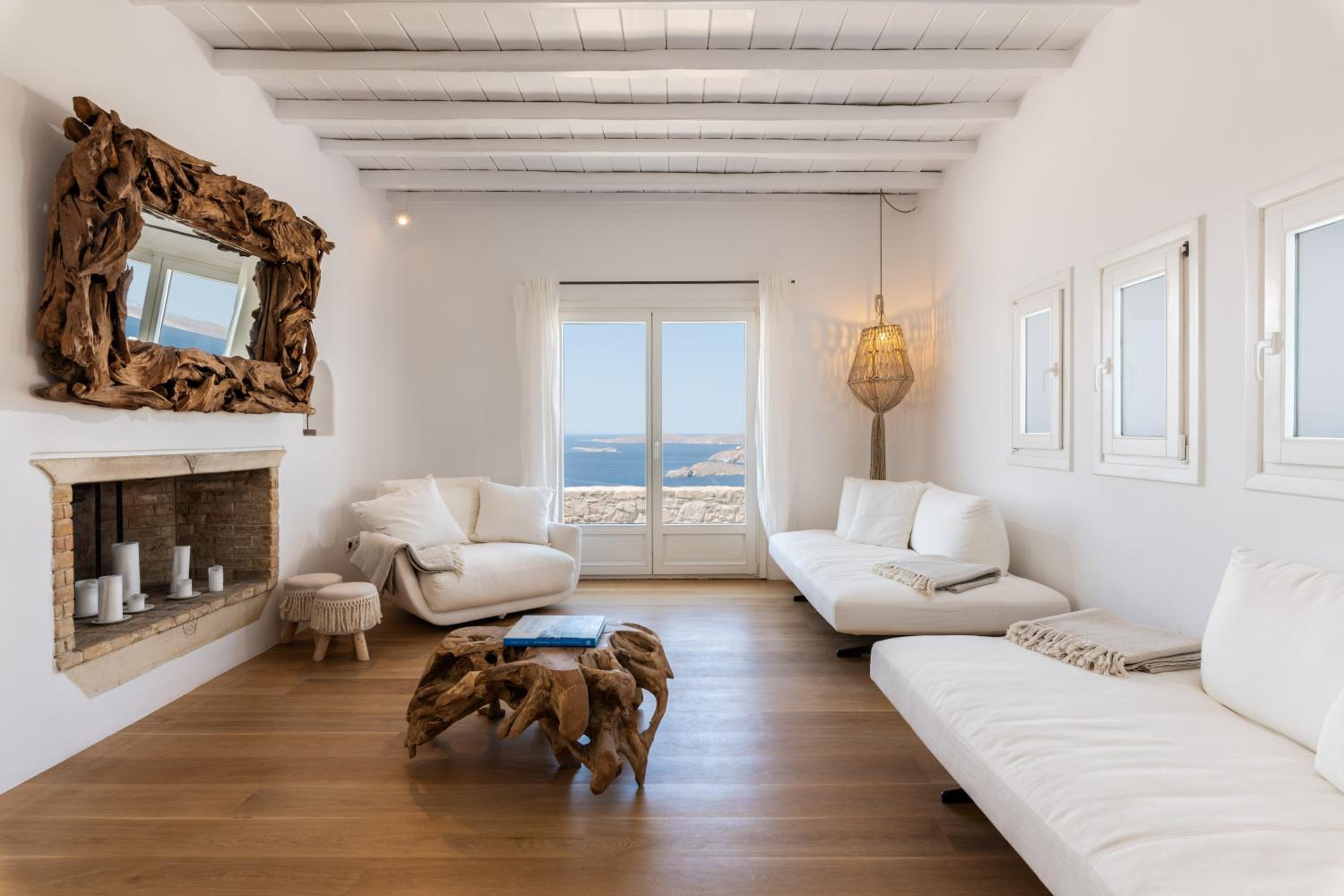 Villa - Photo 1