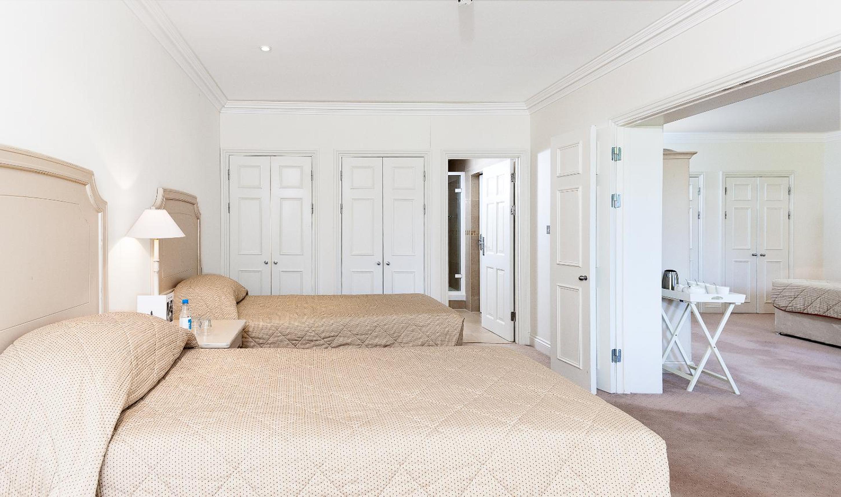 Family Room - Photo 2