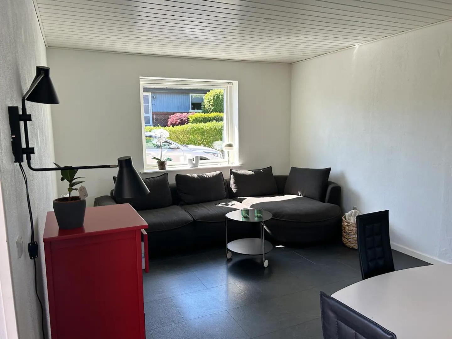 Five-Bedroom House photo 1