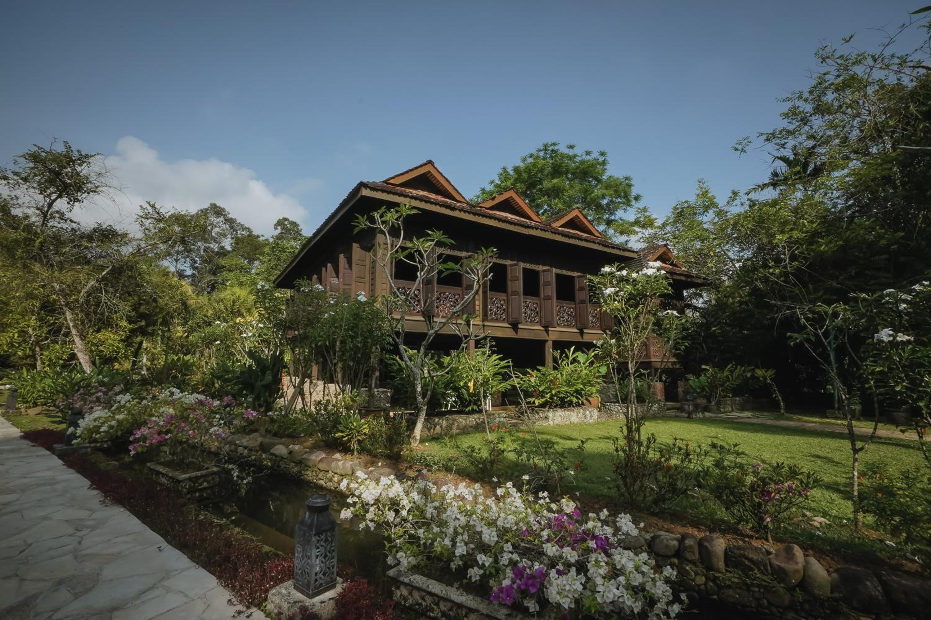 Villa with Garden View