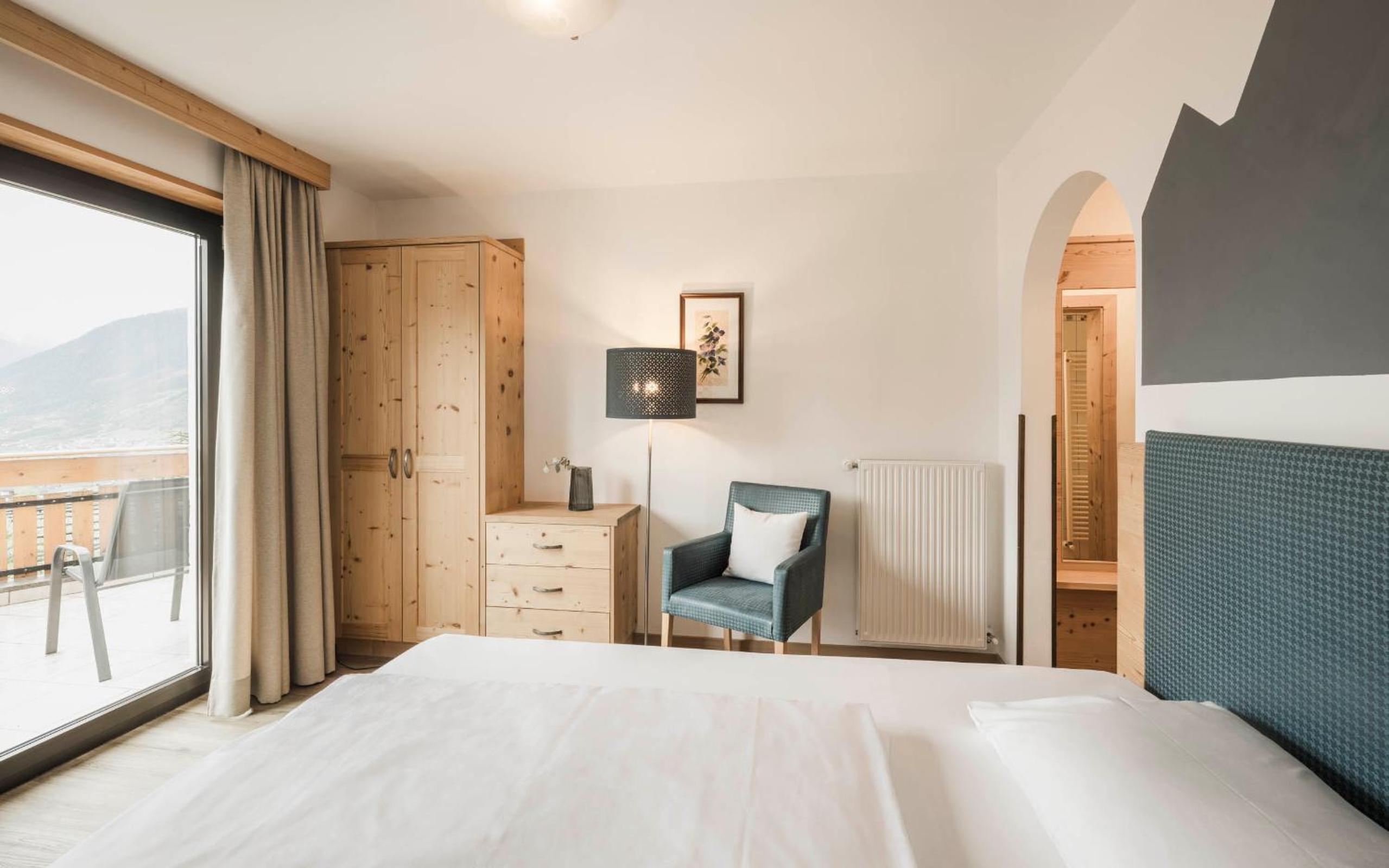 Comfort Single Room with Mountain View
