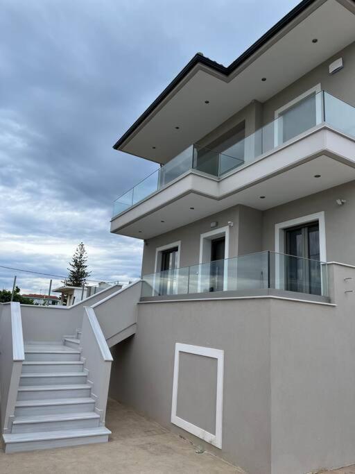 Three-Bedroom Villa photo 2
