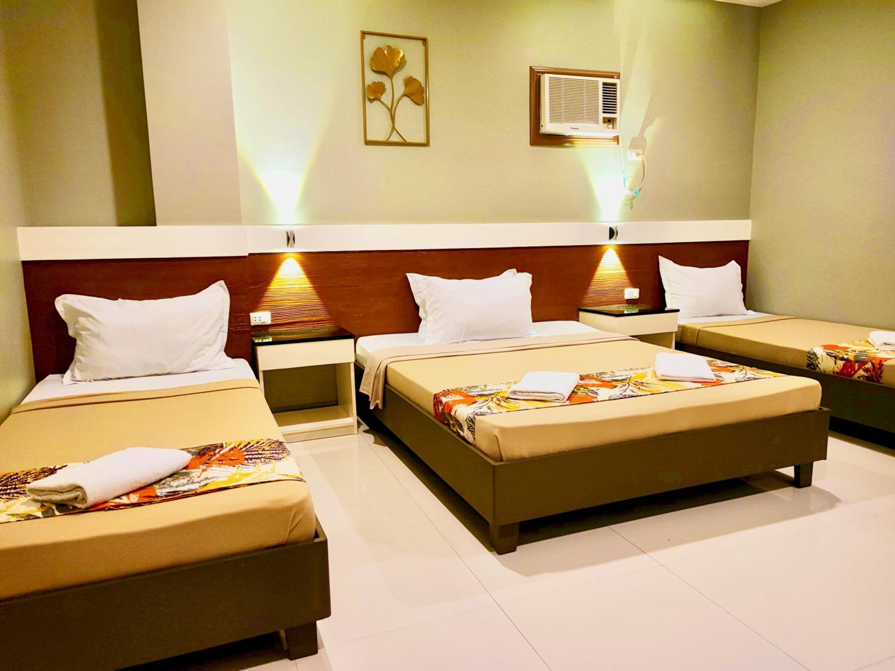 Deluxe Family Suite photo 1
