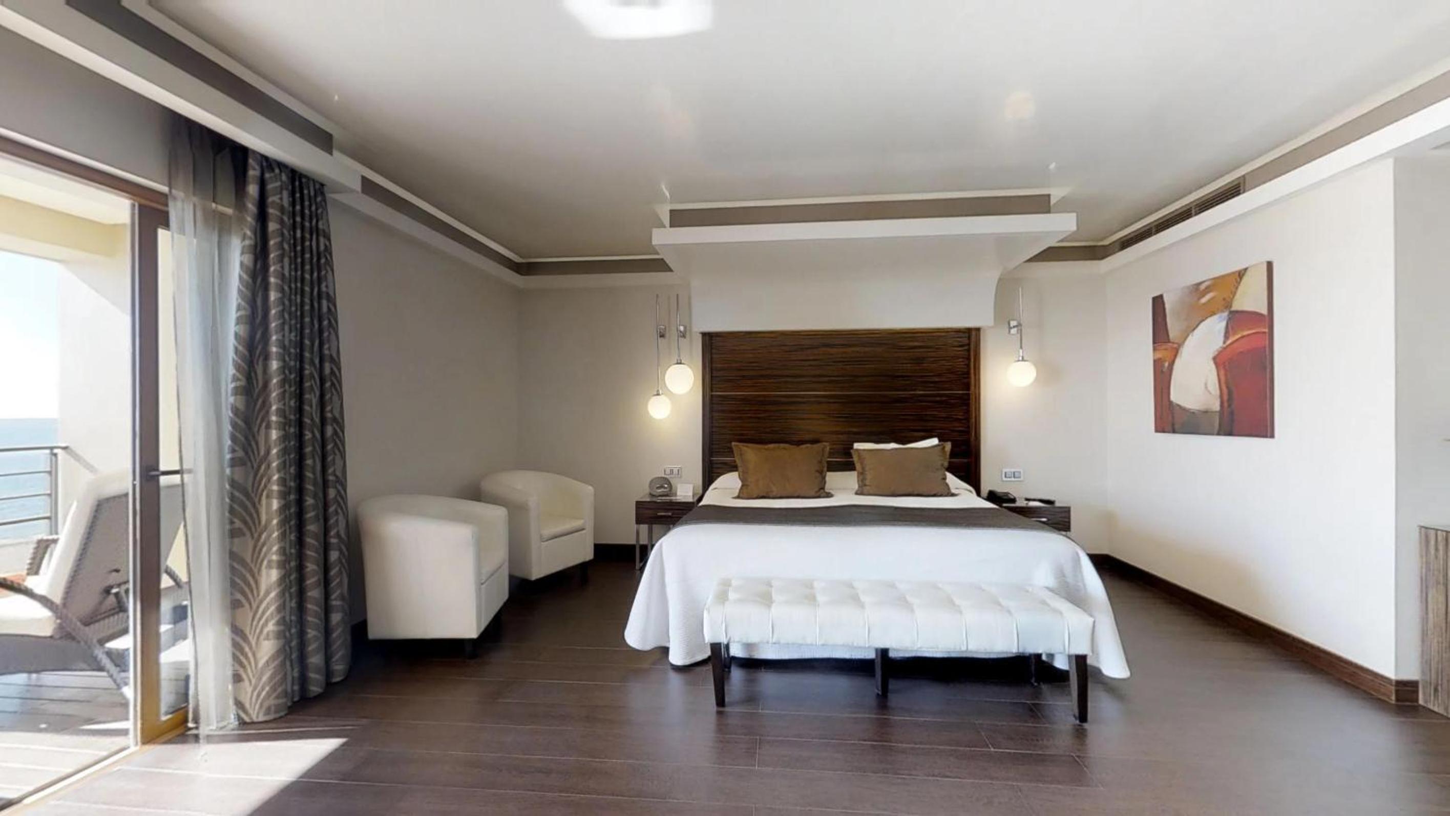 Suite Junior (2 adultos + 2 niños)