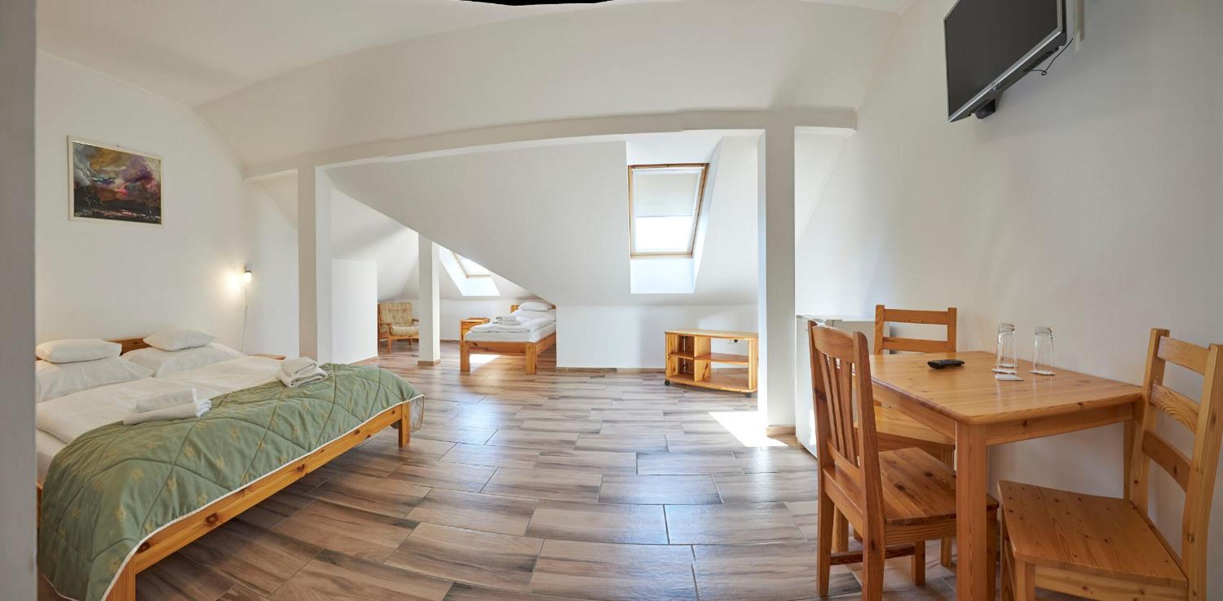 Quadruple Room with Private Bathroom photo 3