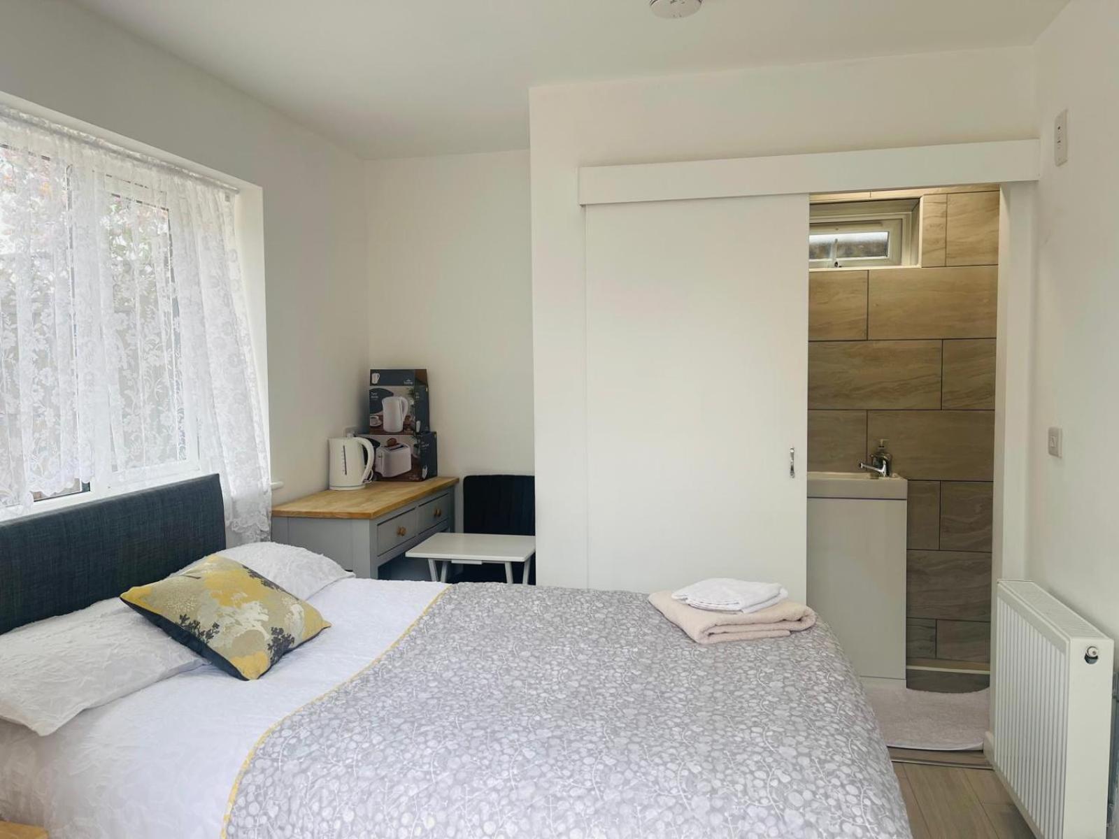 Double Room with Private Bathroom photo 2