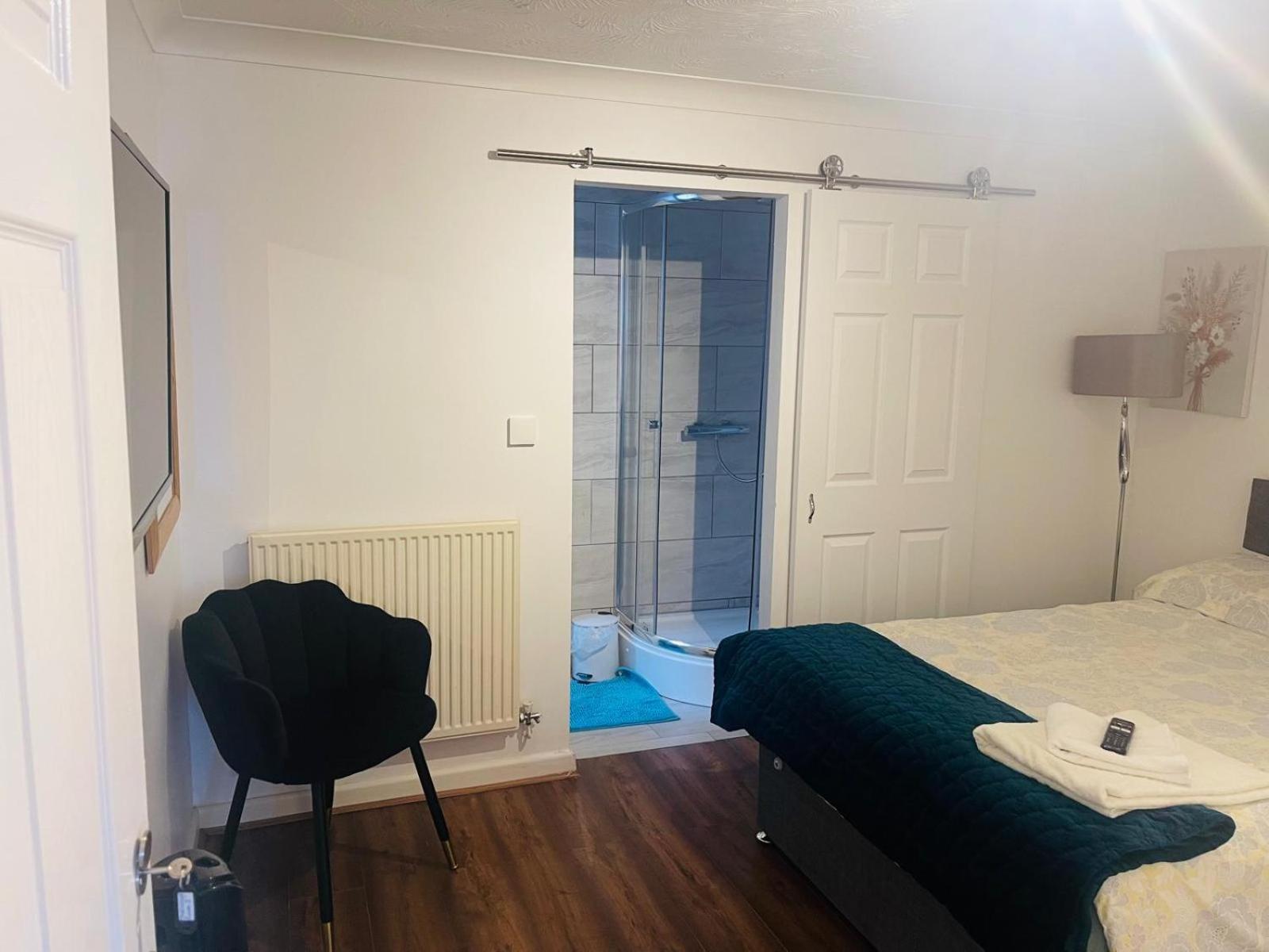 Double Room with Private Bathroom photo 3