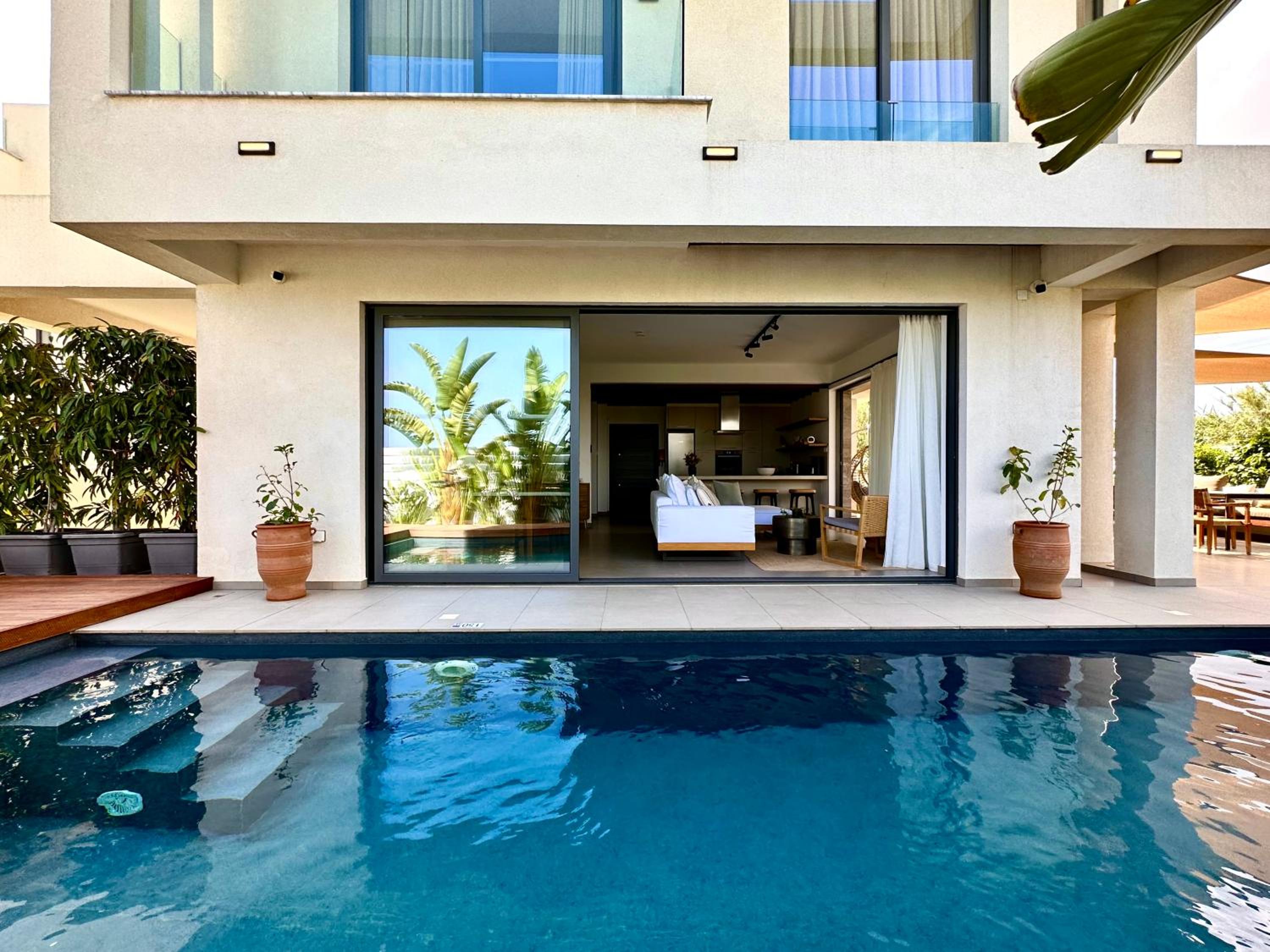 Three-Bedroom Villa photo 2