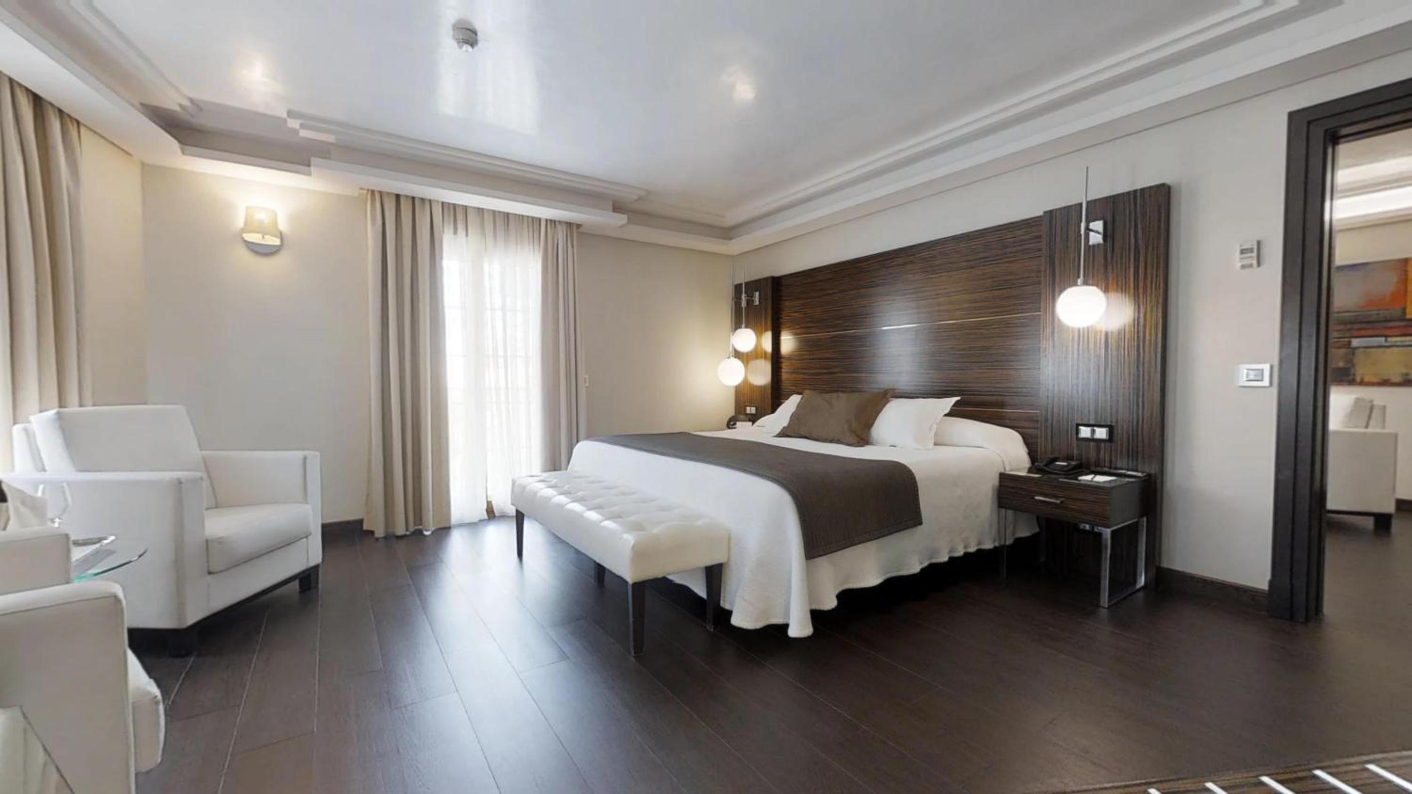 Suite city view for 4 Guests photo 1