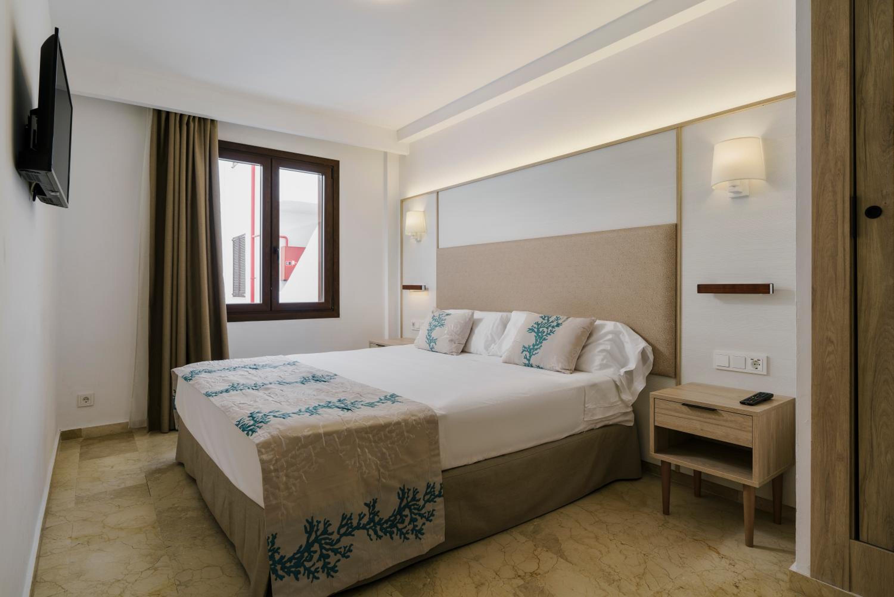 Suite 2 bedrooms