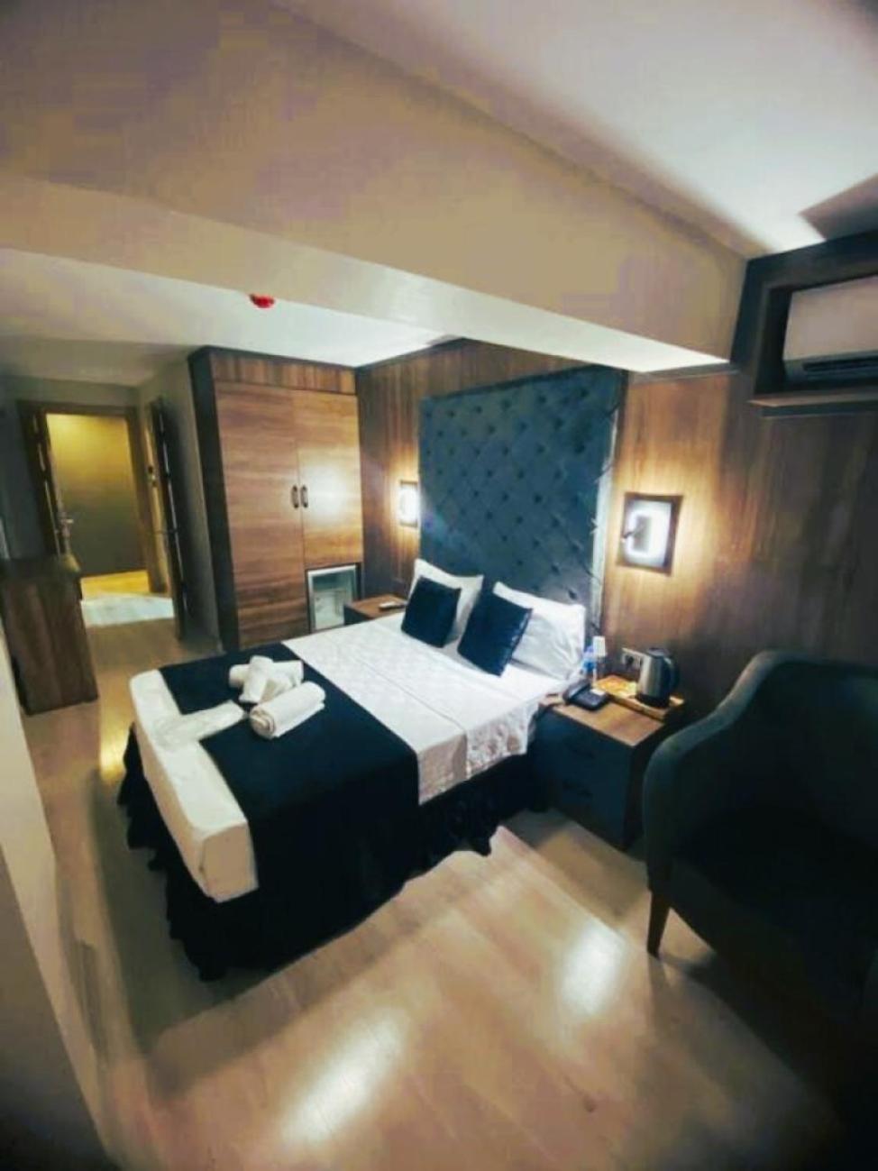 Large Double Room photo 2